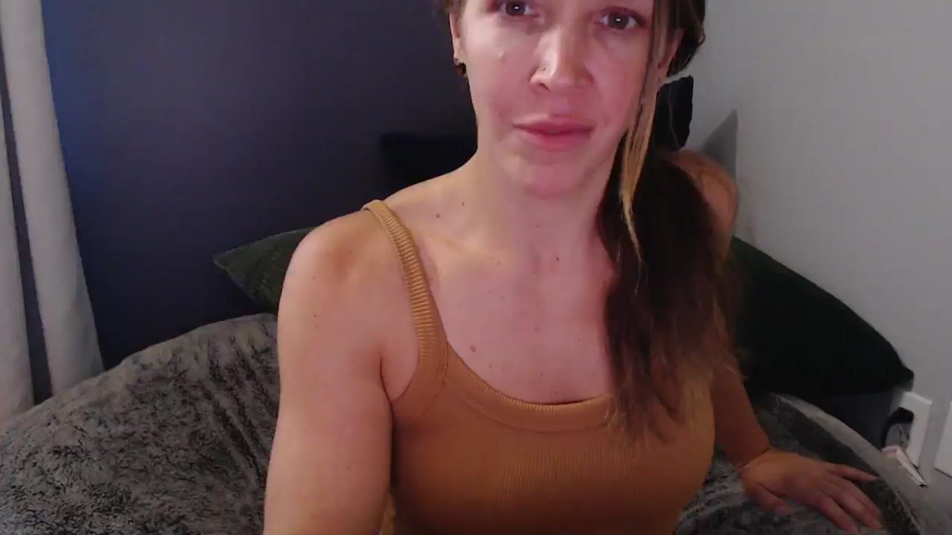 Gallery image thumbnail from HazelJane7's myfreecams stream on, 10/08/2025, 18:01 image 16 of 20