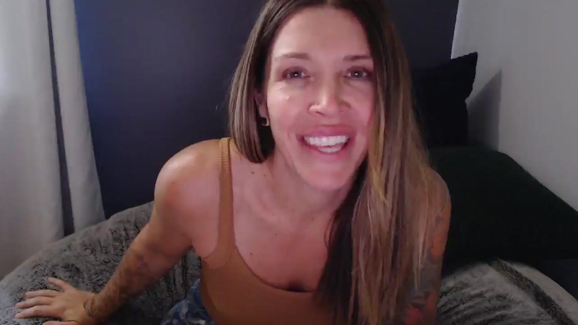 Gallery image thumbnail from HazelJane7's myfreecams stream on, 10/08/2025, 18:01 image 6 of 20