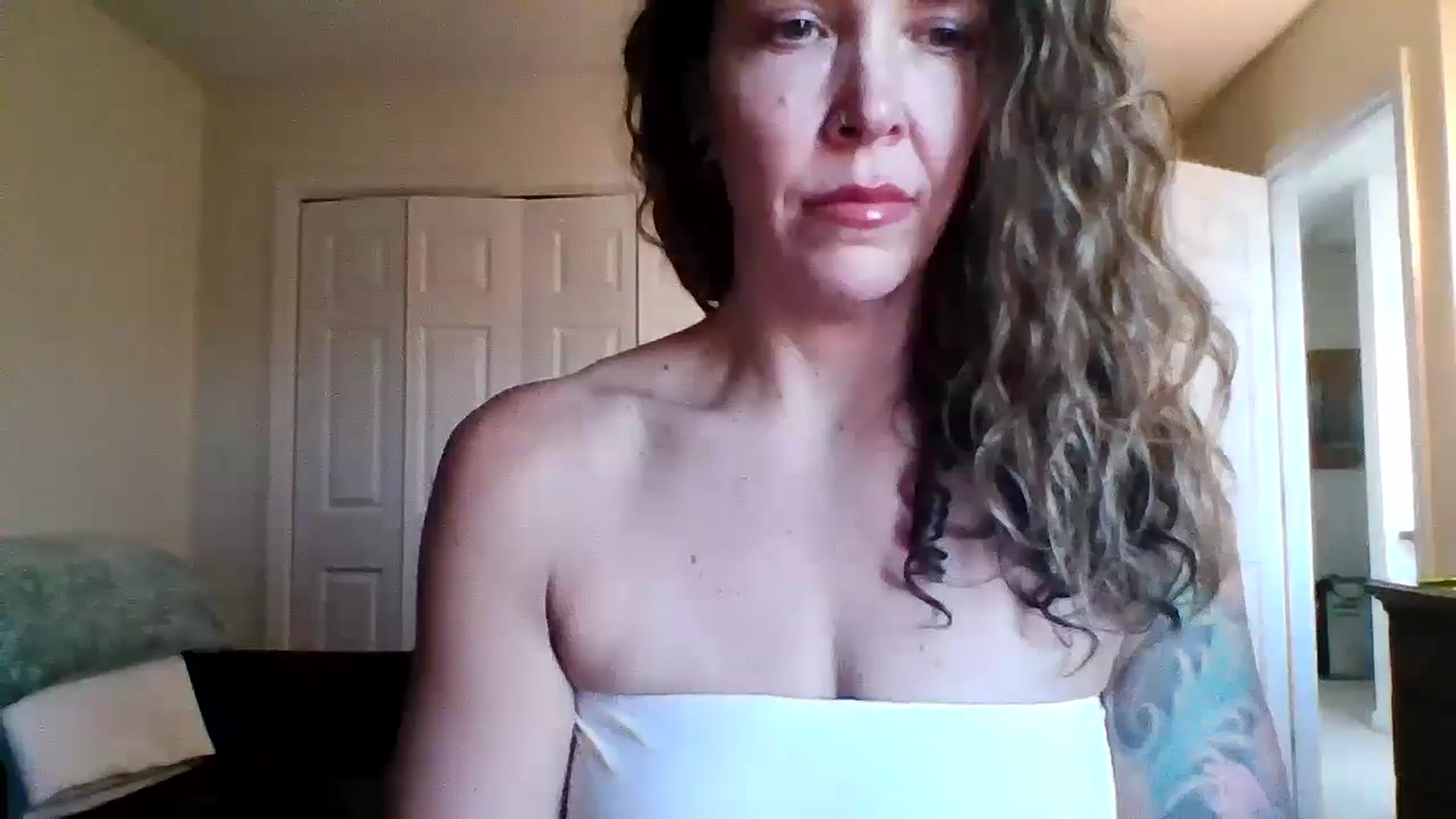 Gallery image thumbnail from HazelJane7's myfreecams stream on, 11/18/2025, 18:33 image 16 of 20