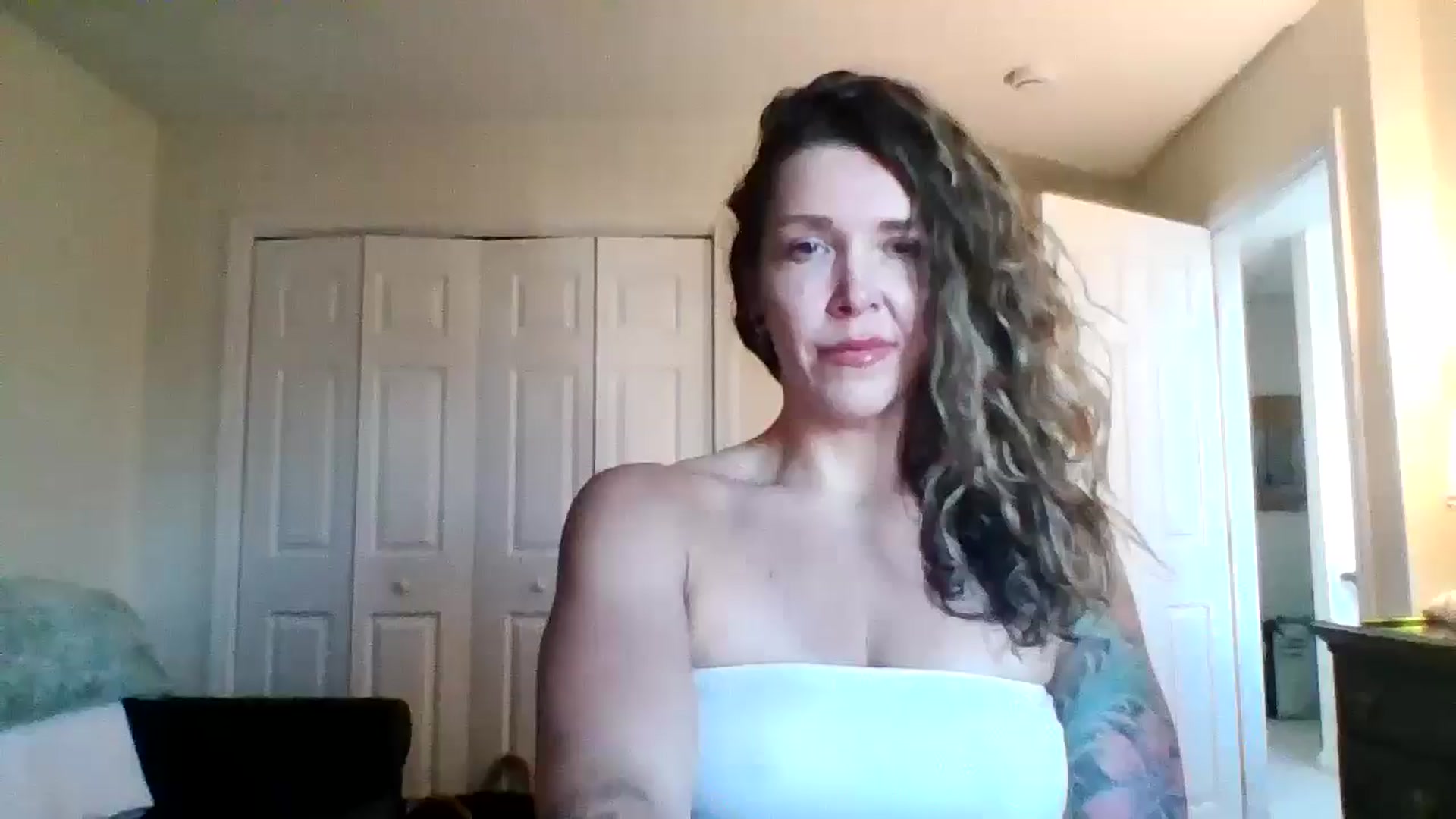 Gallery image thumbnail from HazelJane7's myfreecams stream on, 11/18/2025, 18:33 image 1 of 20