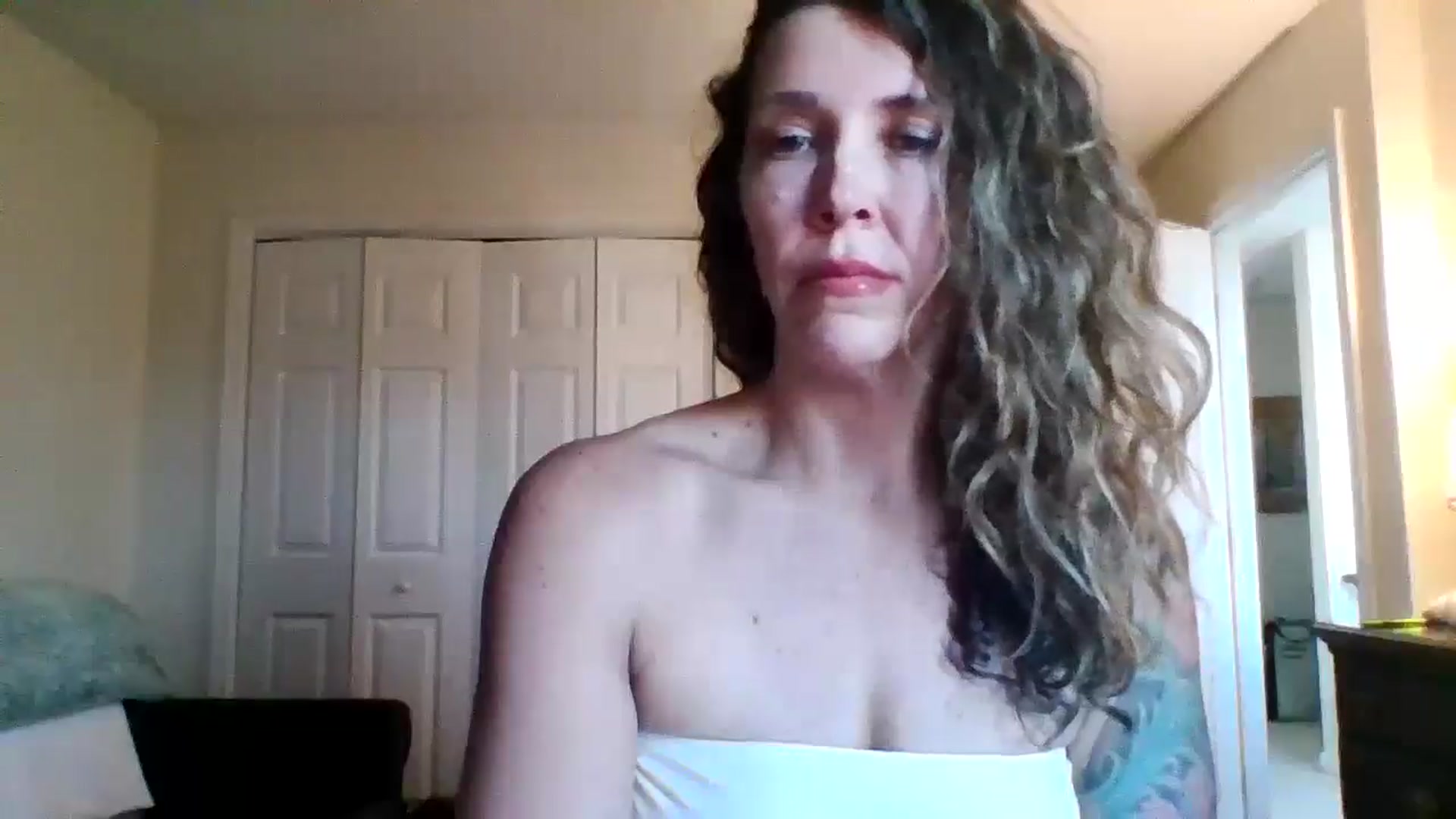 Gallery image thumbnail from HazelJane7's myfreecams stream on, 11/18/2025, 18:33 image 10 of 20