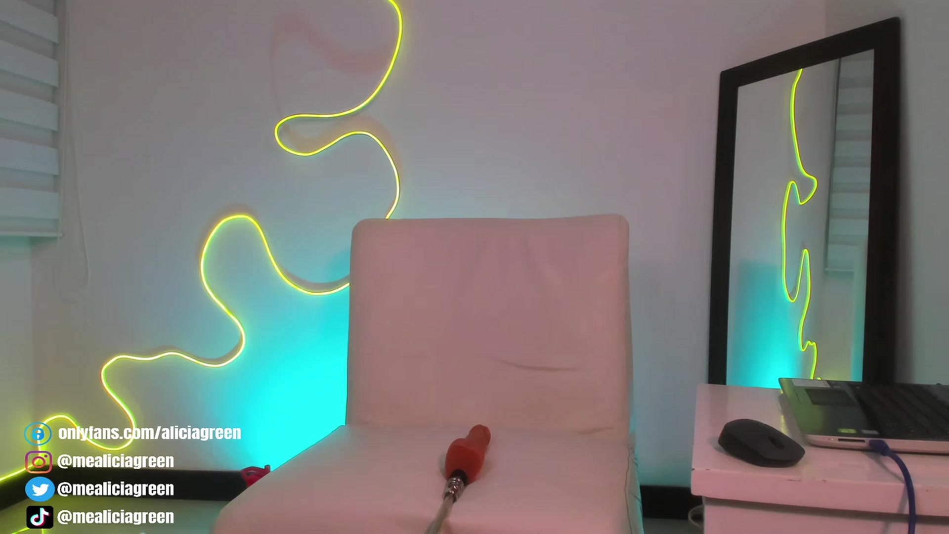 Gallery image thumbnail from HazelRadiance's myfreecams stream on, 10/06/2023, 03:39 image 12 of 20