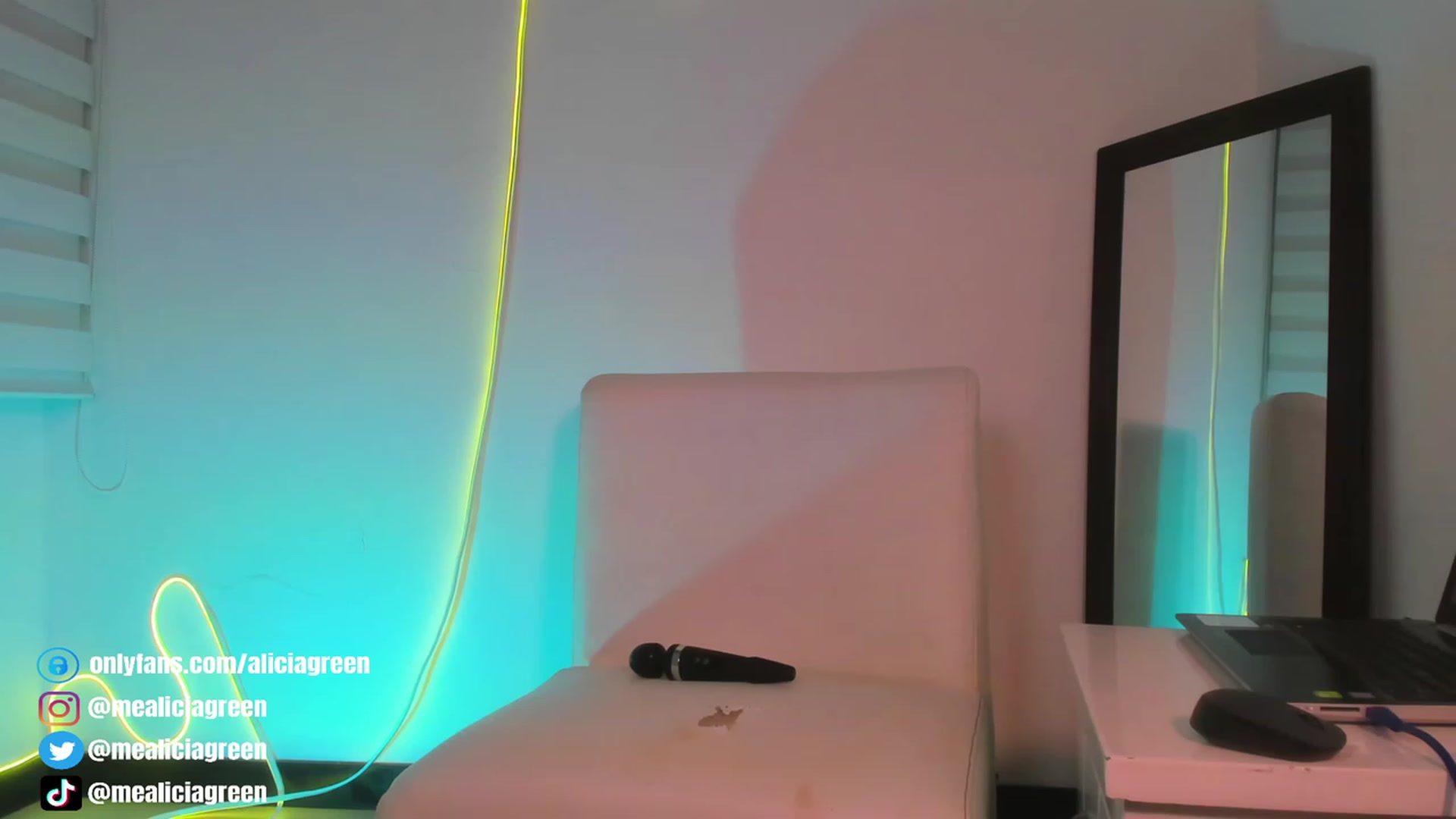 Gallery image thumbnail from HazelRadiance's myfreecams stream on, 11/03/2023, 24:21 image 1 of 20