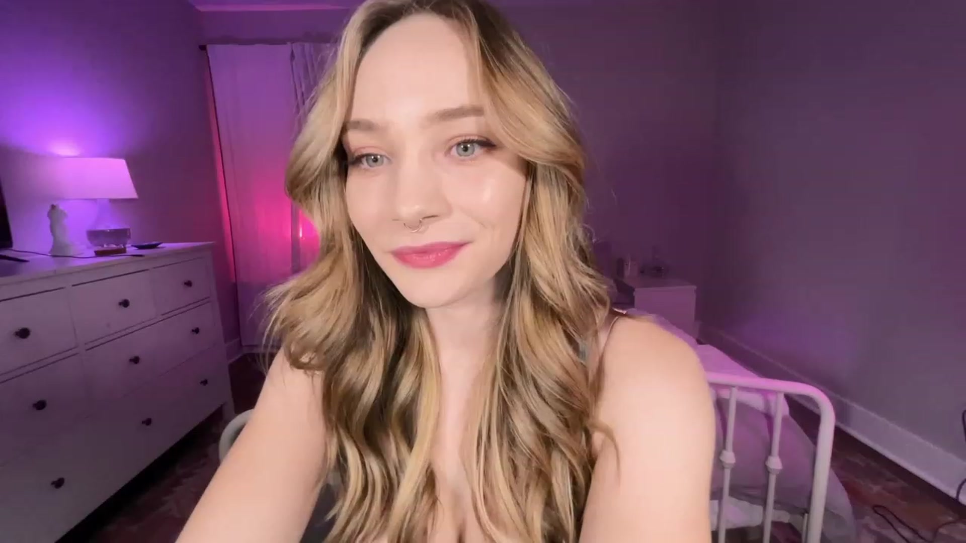 Gallery image thumbnail from HazelTaylorX's myfreecams stream on, 02/20/2023, 01:22 image 3 of 20