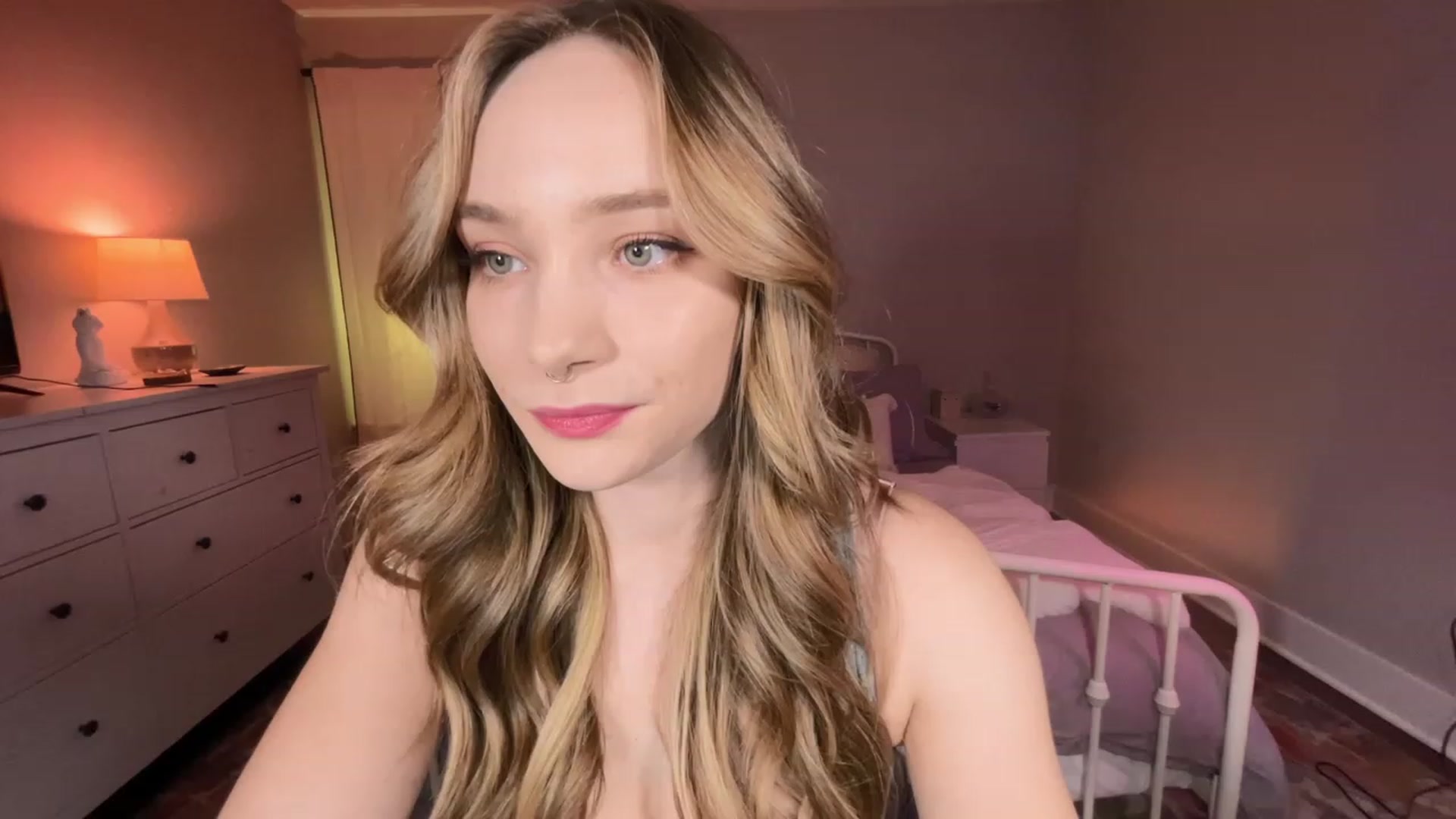 Gallery image thumbnail from HazelTaylorX's myfreecams stream on, 02/20/2023, 01:22 image 4 of 20