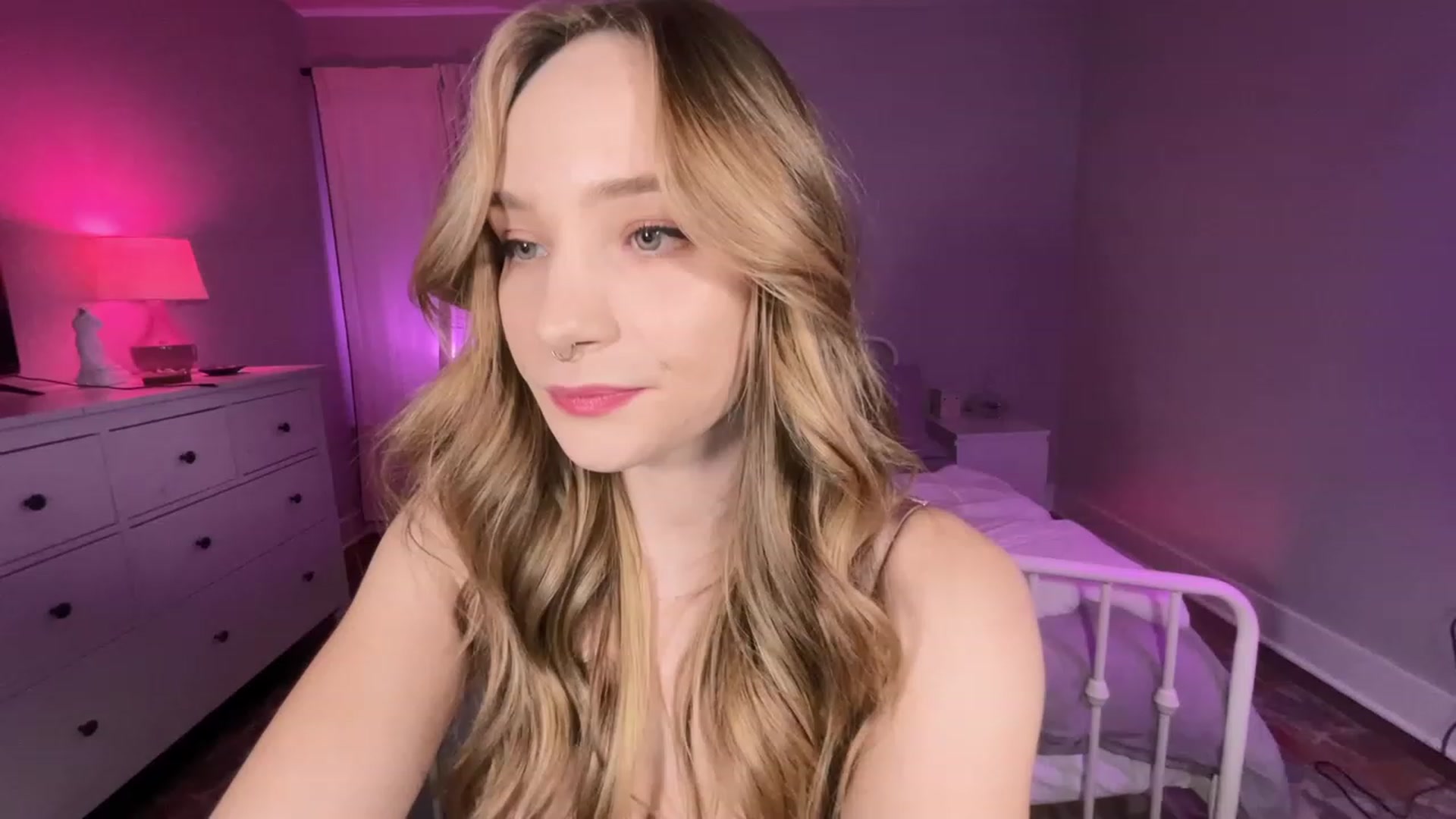 Gallery image thumbnail from HazelTaylorX's myfreecams stream on, 02/20/2023, 01:22 image 2 of 20