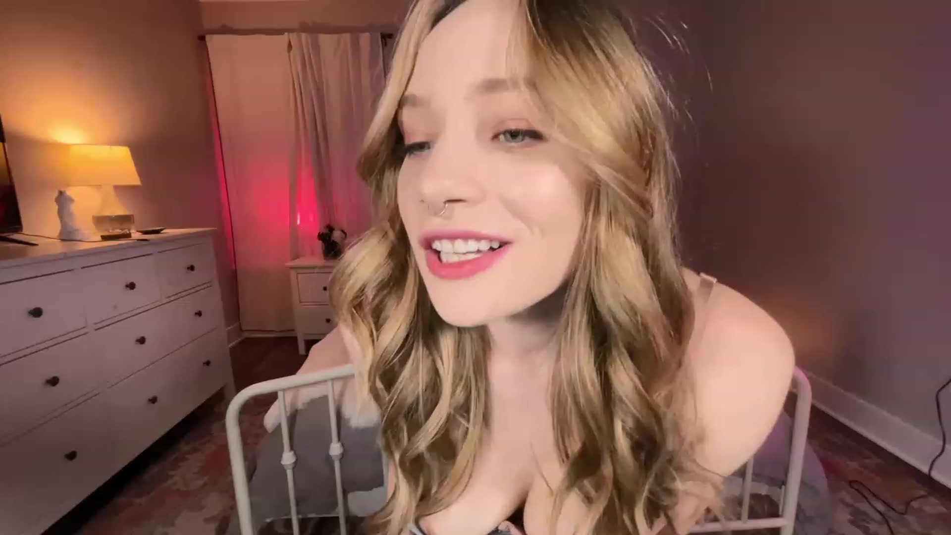 Gallery image thumbnail from HazelTaylorX's myfreecams stream on, 02/20/2023, 01:22 image 19 of 20