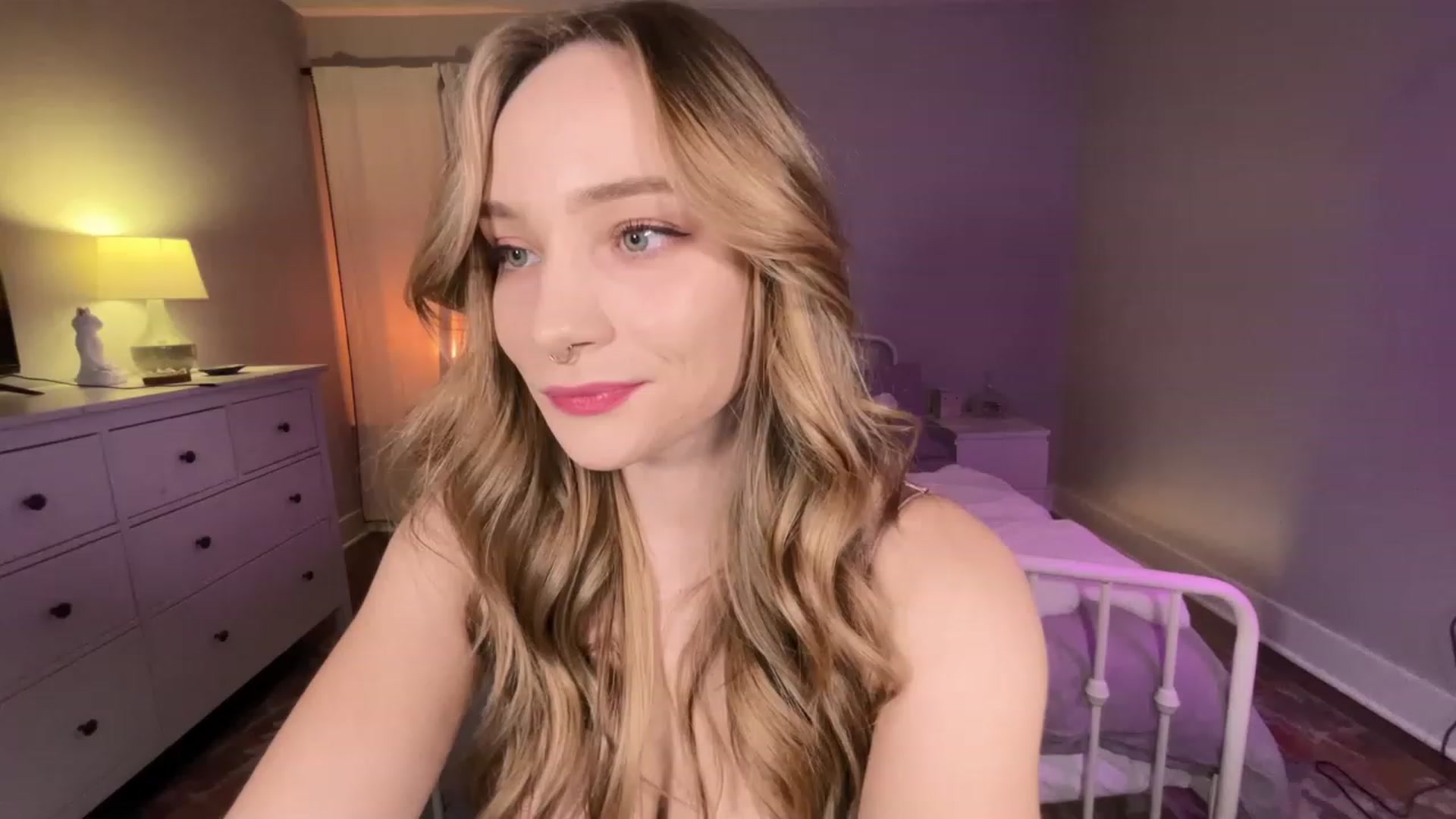 Gallery image thumbnail from HazelTaylorX's myfreecams stream on, 02/20/2023, 01:22 image 1 of 20