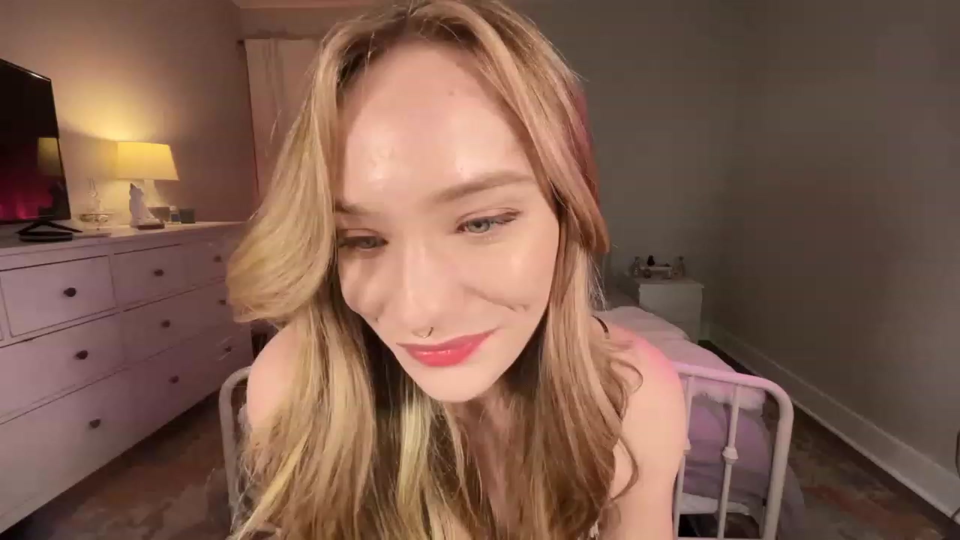 Gallery image thumbnail from HazelTaylorX's myfreecams stream on, 02/26/2023, 02:22 image 2 of 20