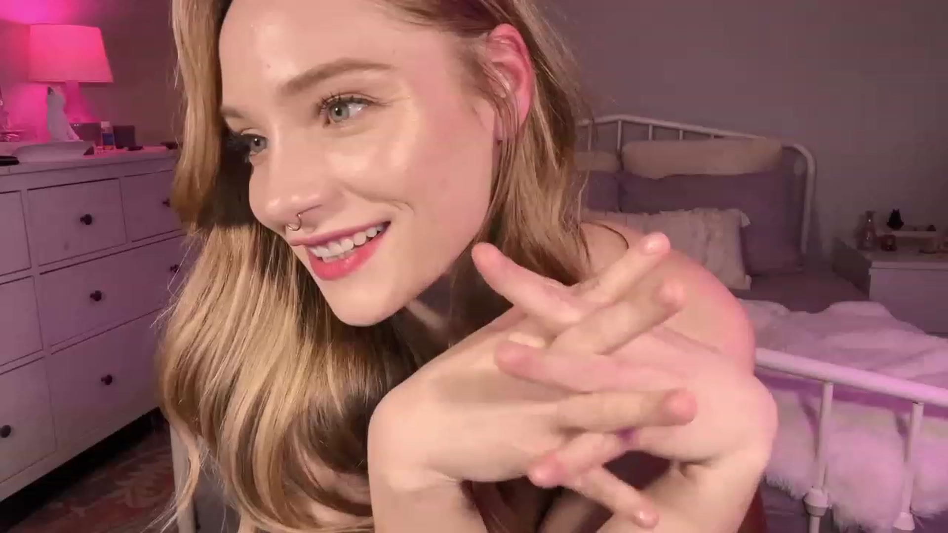 Gallery image thumbnail from HazelTaylorX's myfreecams stream on, 02/27/2023, 24:45 image 18 of 20