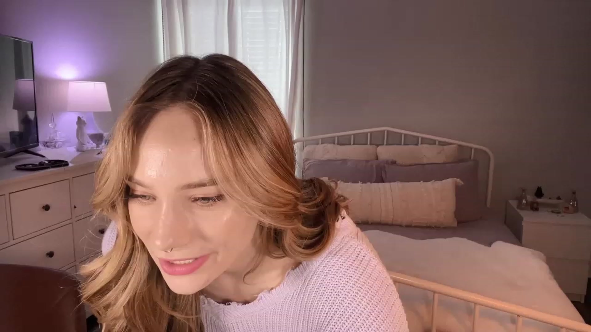 Gallery image thumbnail from HazelTaylorX's myfreecams stream on, 02/27/2023, 17:11 image 7 of 20