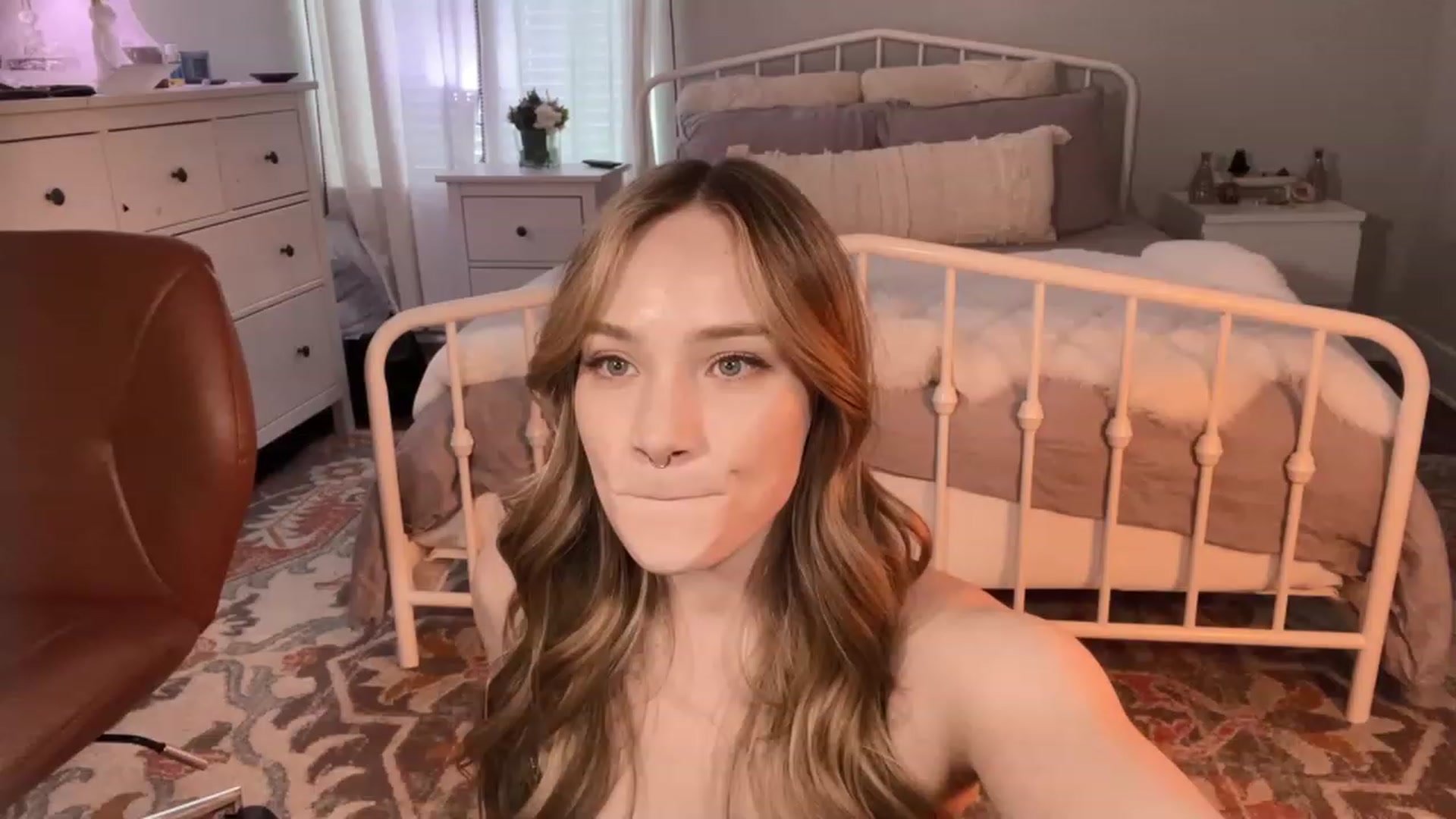 Gallery image thumbnail from HazelTaylorX's myfreecams stream on, 02/27/2023, 17:11 image 12 of 20