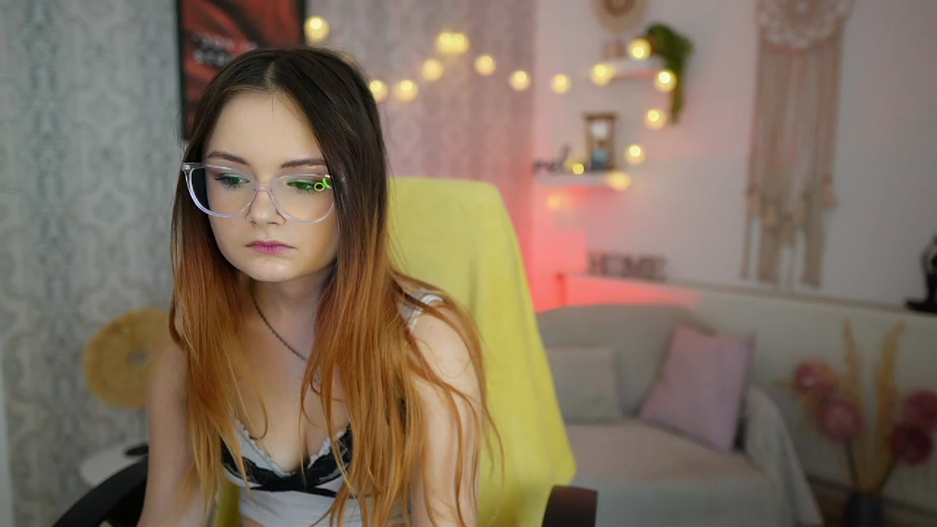 Gallery image thumbnail from Hazel_Moore18's myfreecams stream on, 09/18/2023, 09:27 image 20 of 20