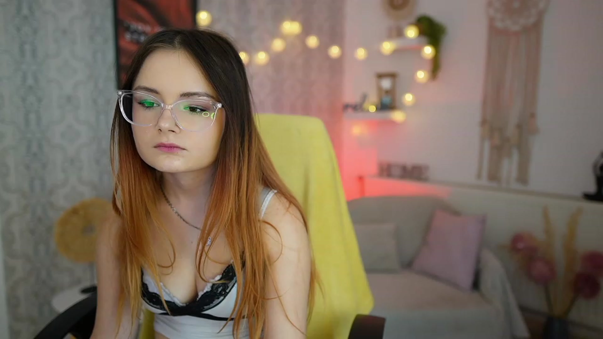 Gallery image thumbnail from Hazel_Moore18's myfreecams stream on, 09/18/2023, 09:27 image 19 of 20