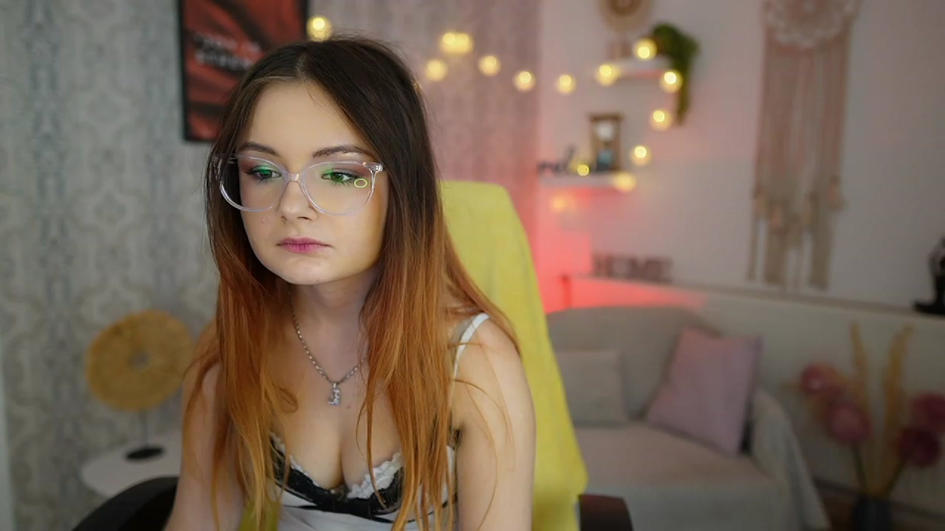 Gallery image thumbnail from Hazel_Moore18's myfreecams stream on, 09/18/2023, 10:13 image 7 of 20