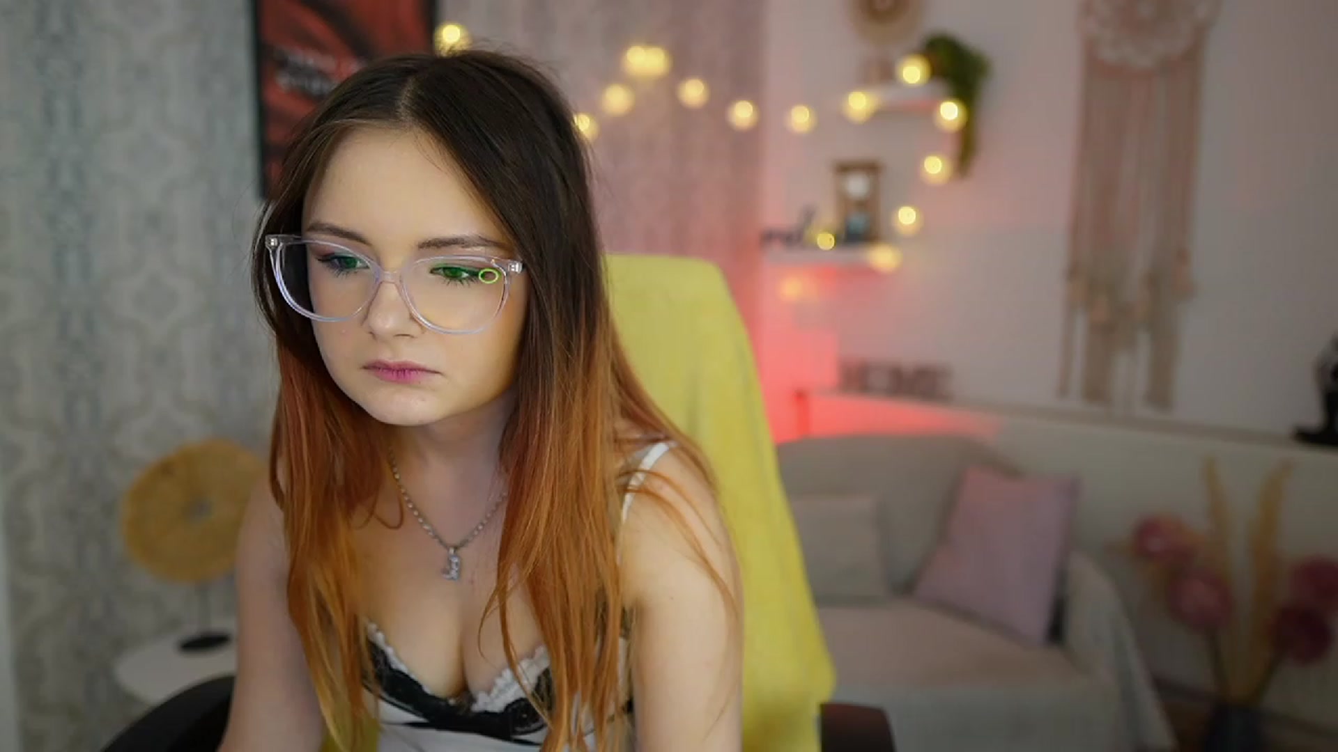 Gallery image thumbnail from Hazel_Moore18's myfreecams stream on, 09/18/2023, 10:13 image 3 of 20