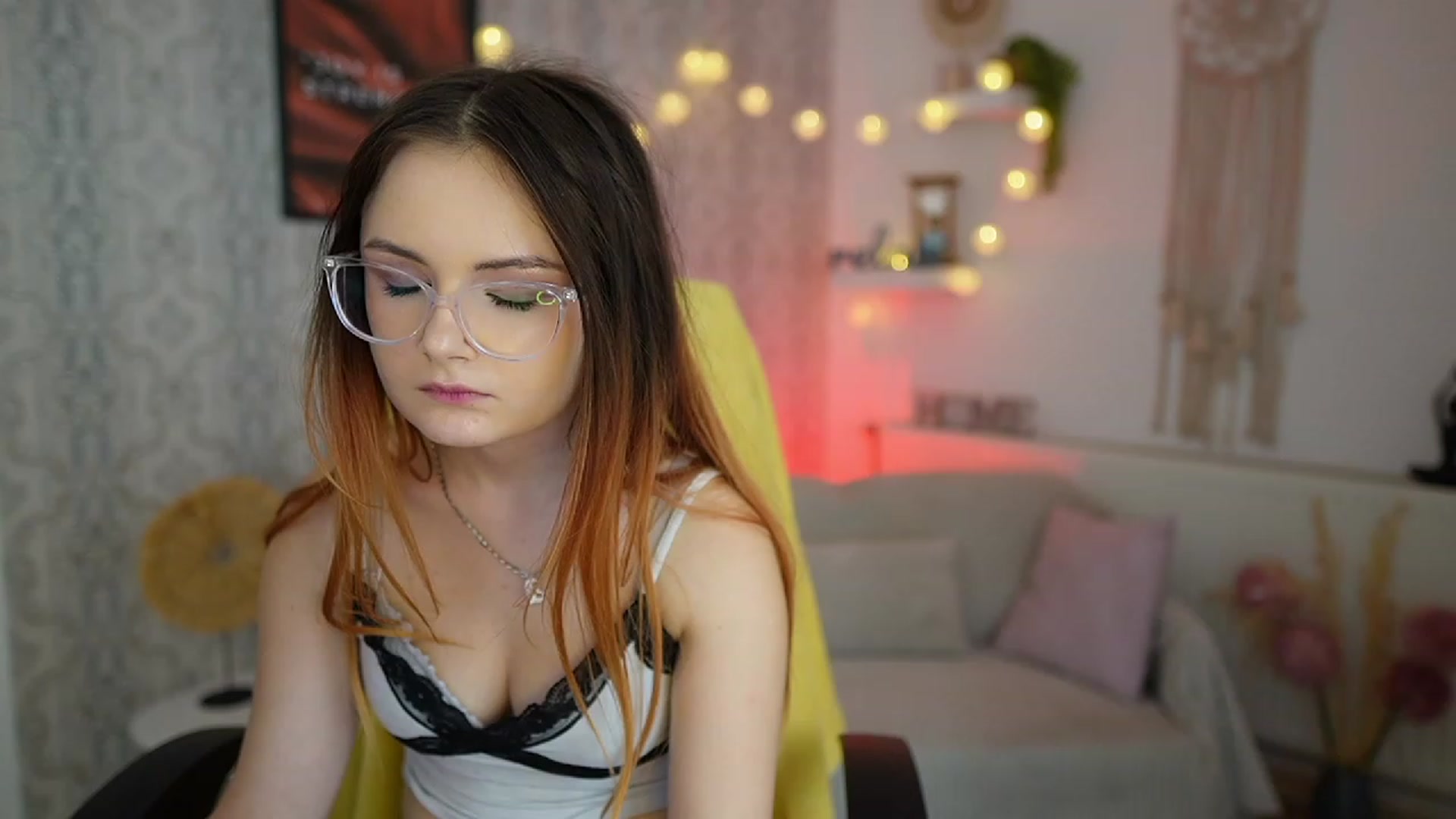 Gallery image thumbnail from Hazel_Moore18's myfreecams stream on, 09/18/2023, 12:25 image 1 of 20