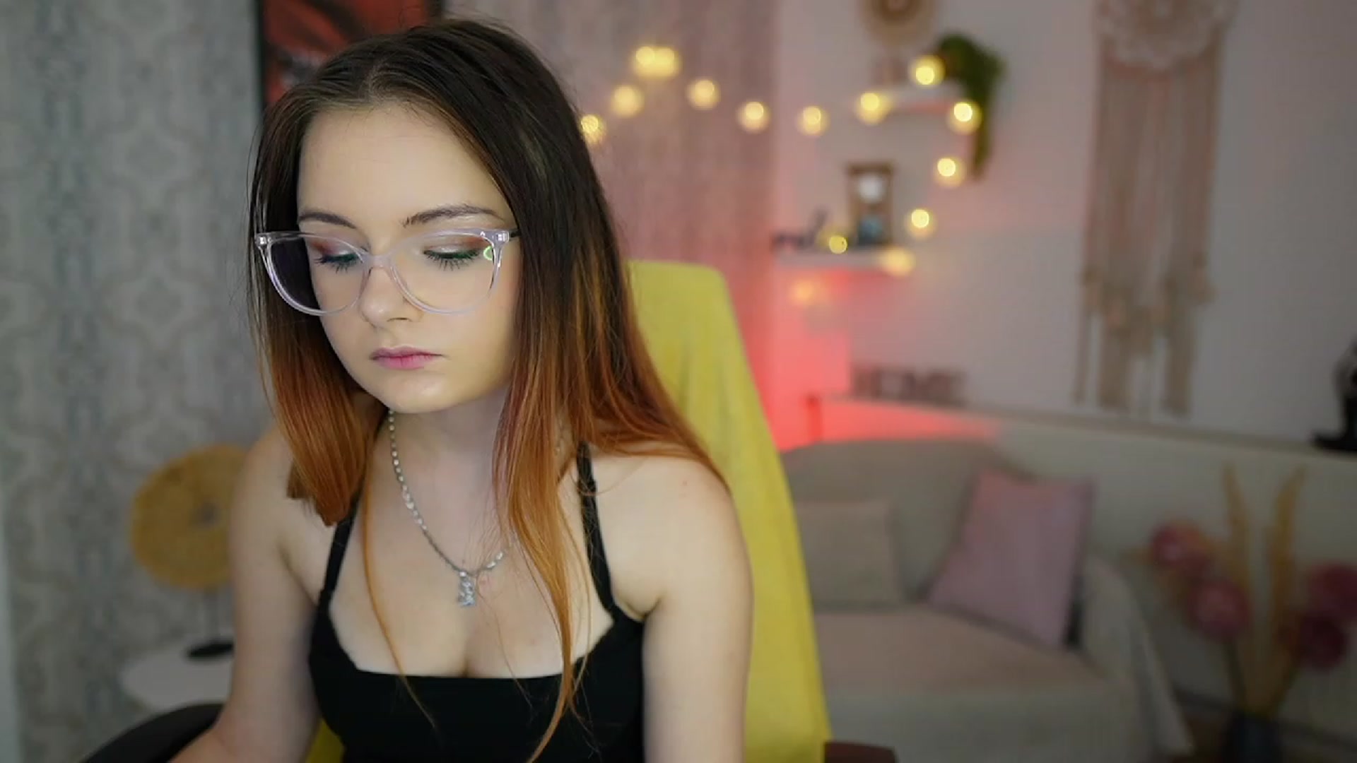 Gallery image thumbnail from Hazel_Moore18's myfreecams stream on, 09/19/2023, 09:10 image 9 of 20