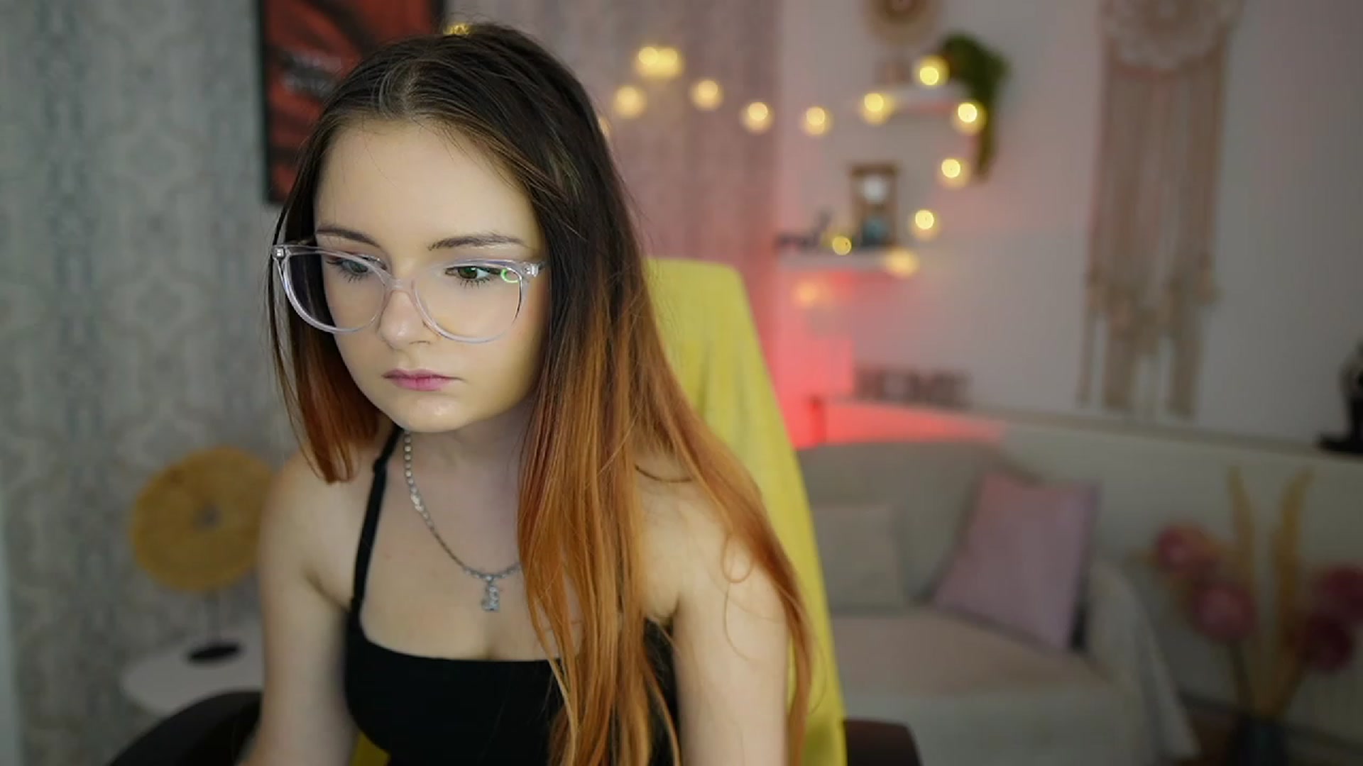 Gallery image thumbnail from Hazel_Moore18's myfreecams stream on, 09/19/2023, 09:54 image 9 of 20