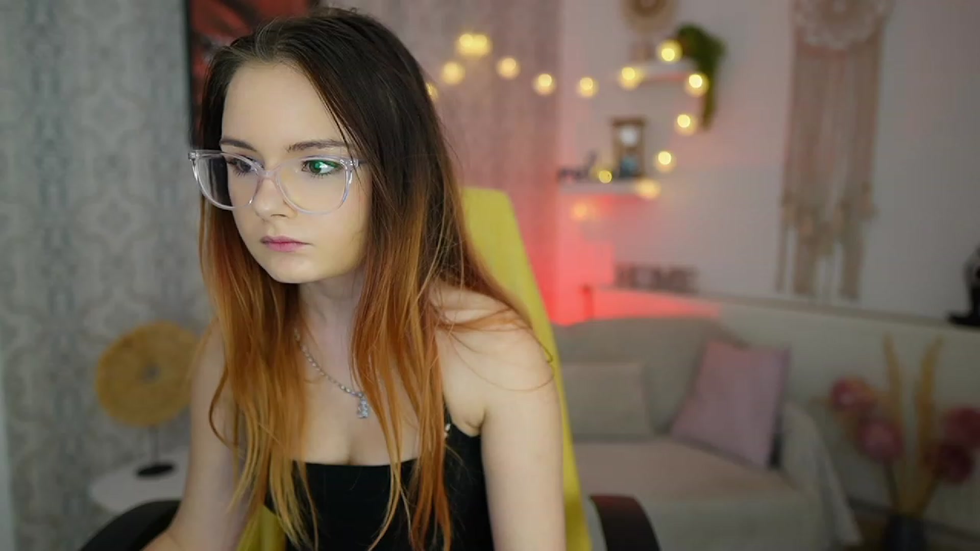 Gallery image thumbnail from Hazel_Moore18's myfreecams stream on, 09/19/2023, 09:54 image 15 of 20