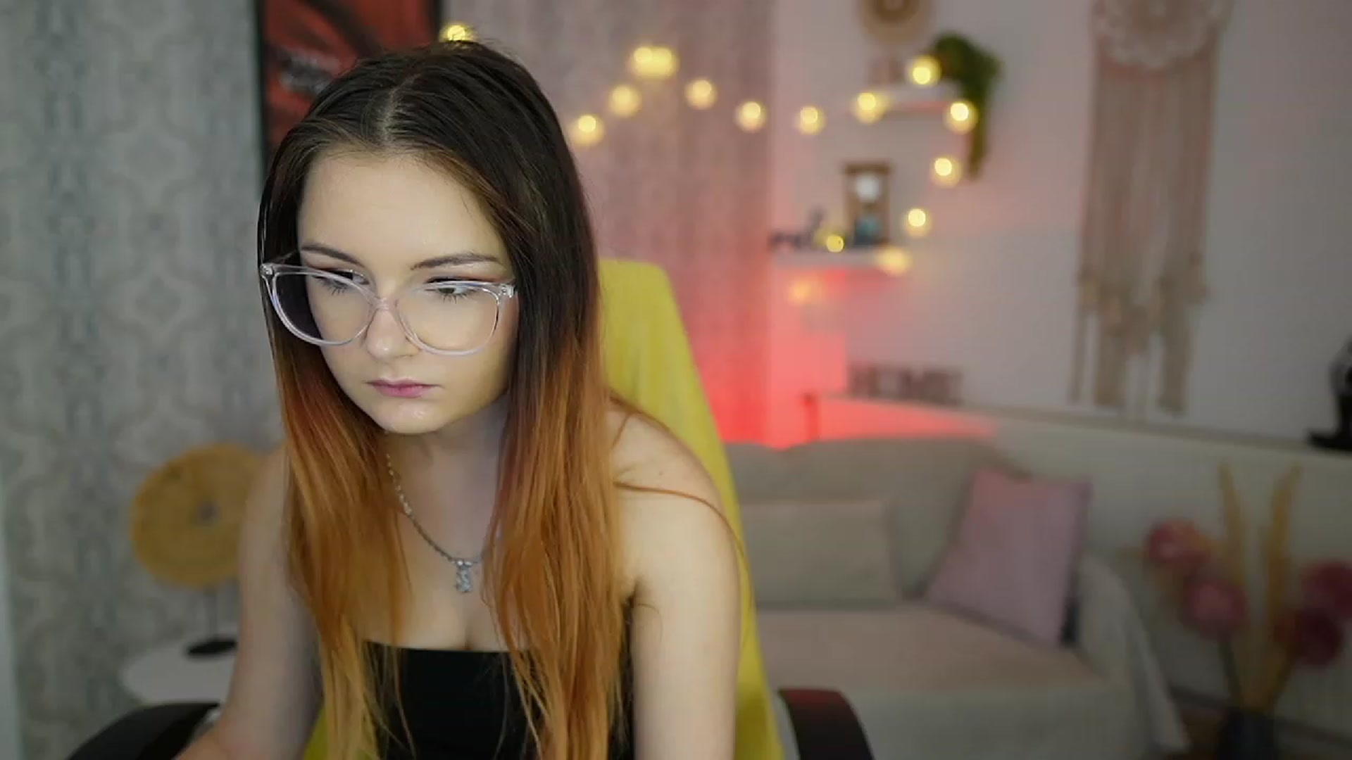 Gallery image thumbnail from Hazel_Moore18's myfreecams stream on, 09/19/2023, 09:54 image 2 of 20