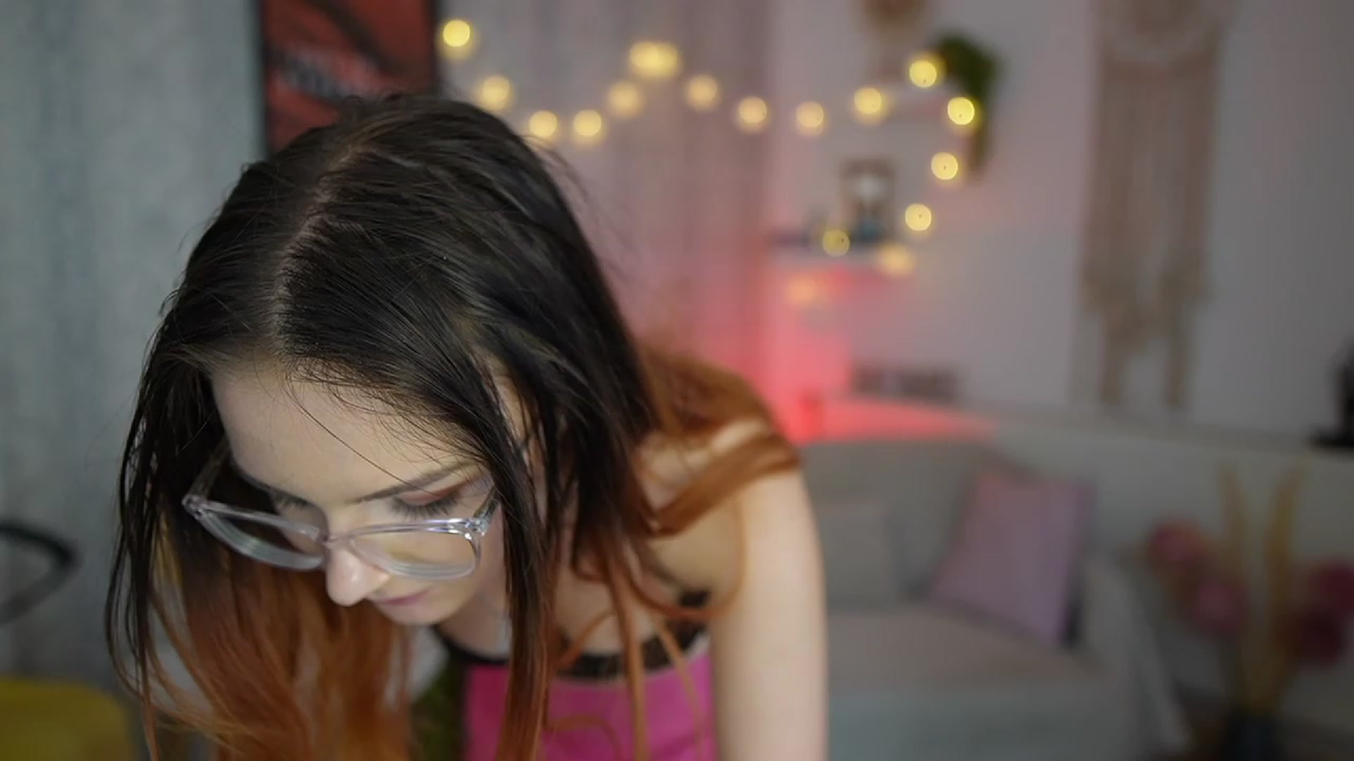 Gallery image thumbnail from Hazel_Moore18's myfreecams stream on, 09/19/2023, 12:15 image 16 of 20