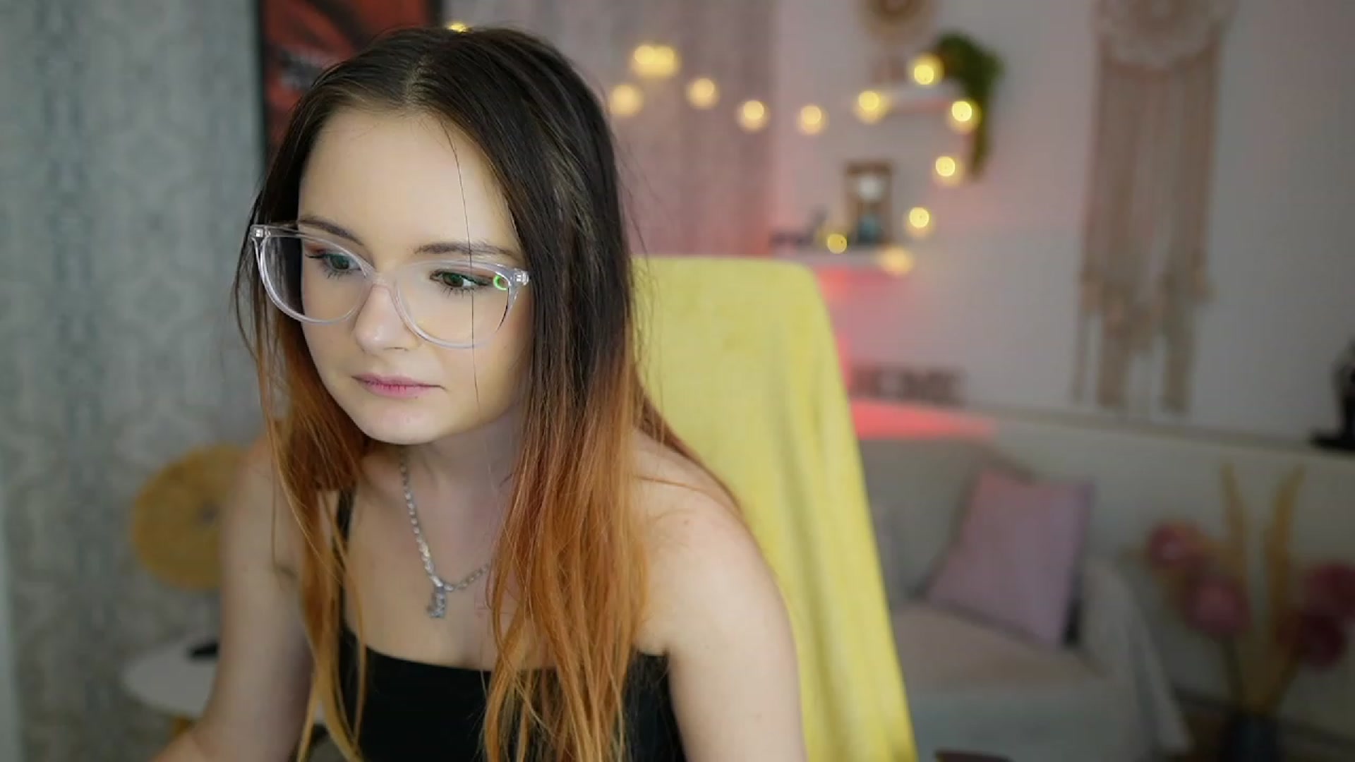 Gallery image thumbnail from Hazel_Moore18's myfreecams stream on, 09/19/2023, 12:54 image 7 of 20