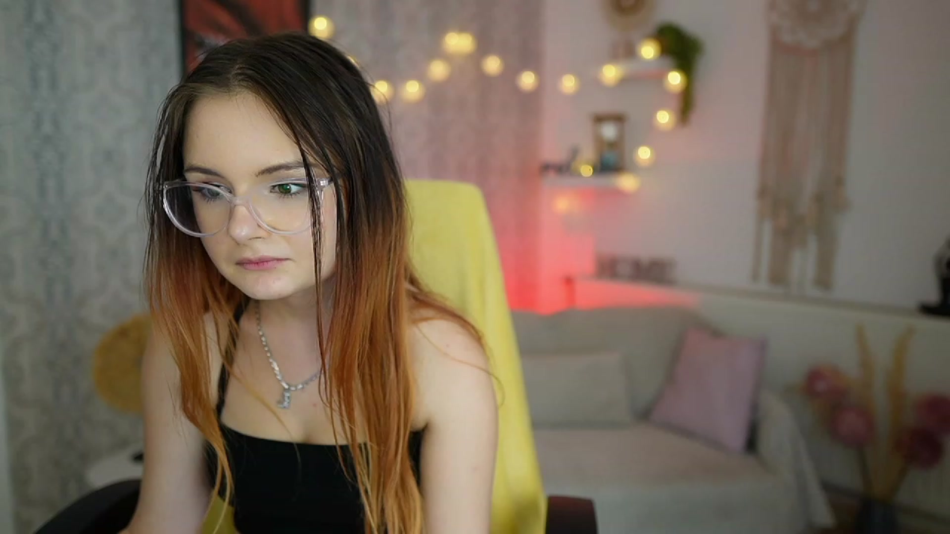 Gallery image thumbnail from Hazel_Moore18's myfreecams stream on, 09/19/2023, 12:54 image 15 of 20