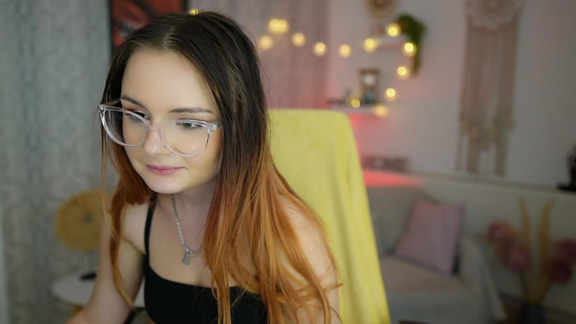 Gallery image thumbnail from Hazel_Moore18's myfreecams stream on, 09/19/2023, 12:54 image 1 of 20