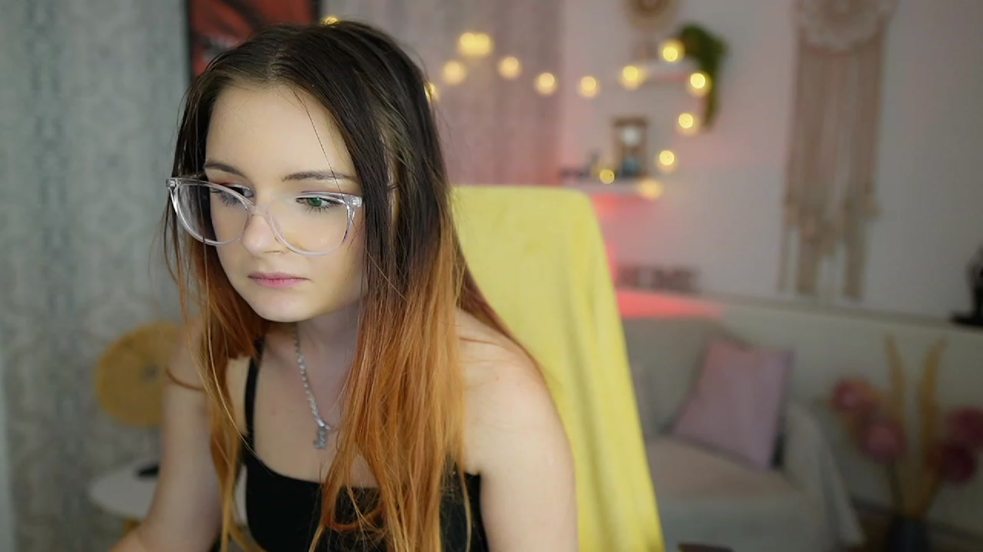 Gallery image thumbnail from Hazel_Moore18's myfreecams stream on, 09/19/2023, 12:54 image 5 of 20