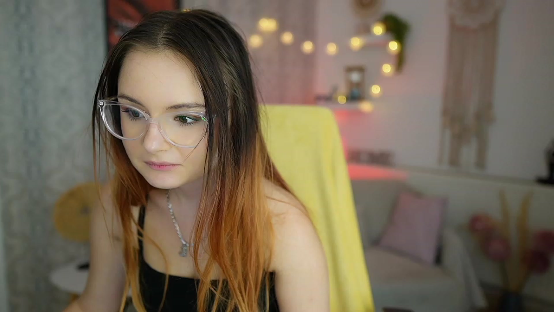 Gallery image thumbnail from Hazel_Moore18's myfreecams stream on, 09/19/2023, 12:54 image 6 of 20