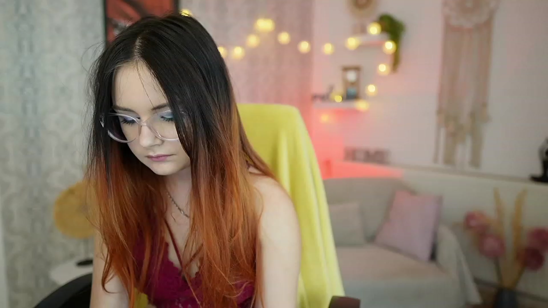 Gallery image thumbnail from Hazel_Moore18's myfreecams stream on, 09/20/2023, 08:44 image 15 of 20