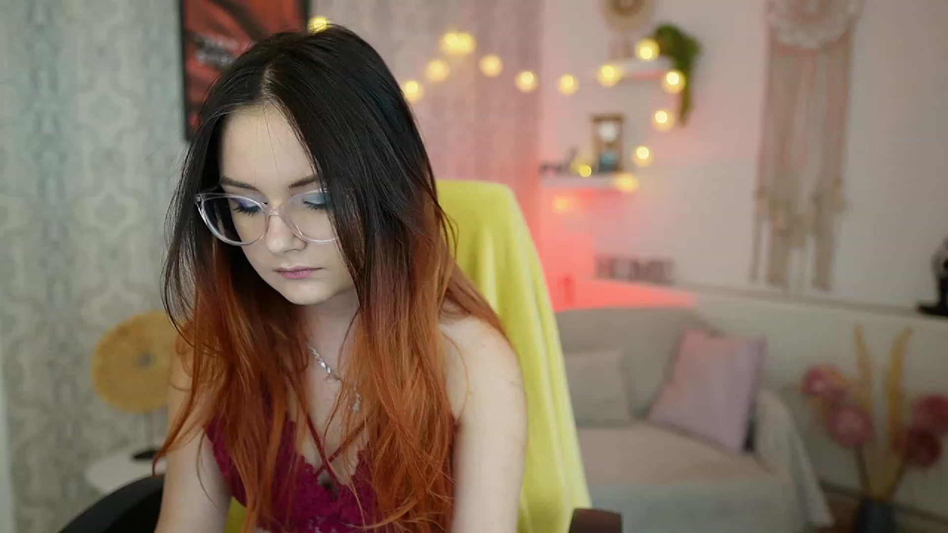 Gallery image thumbnail from Hazel_Moore18's myfreecams stream on, 09/20/2023, 08:44 image 17 of 20