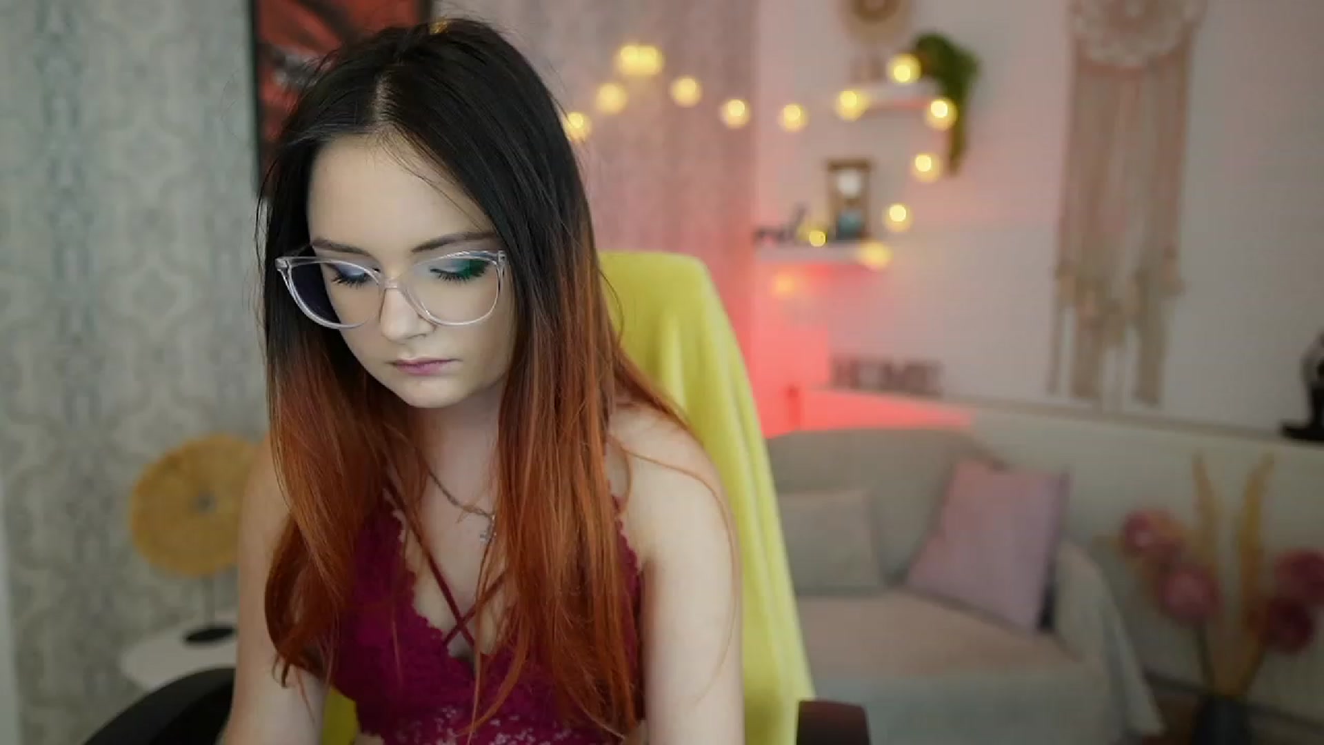 Gallery image thumbnail from Hazel_Moore18's myfreecams stream on, 09/20/2023, 08:44 image 8 of 20