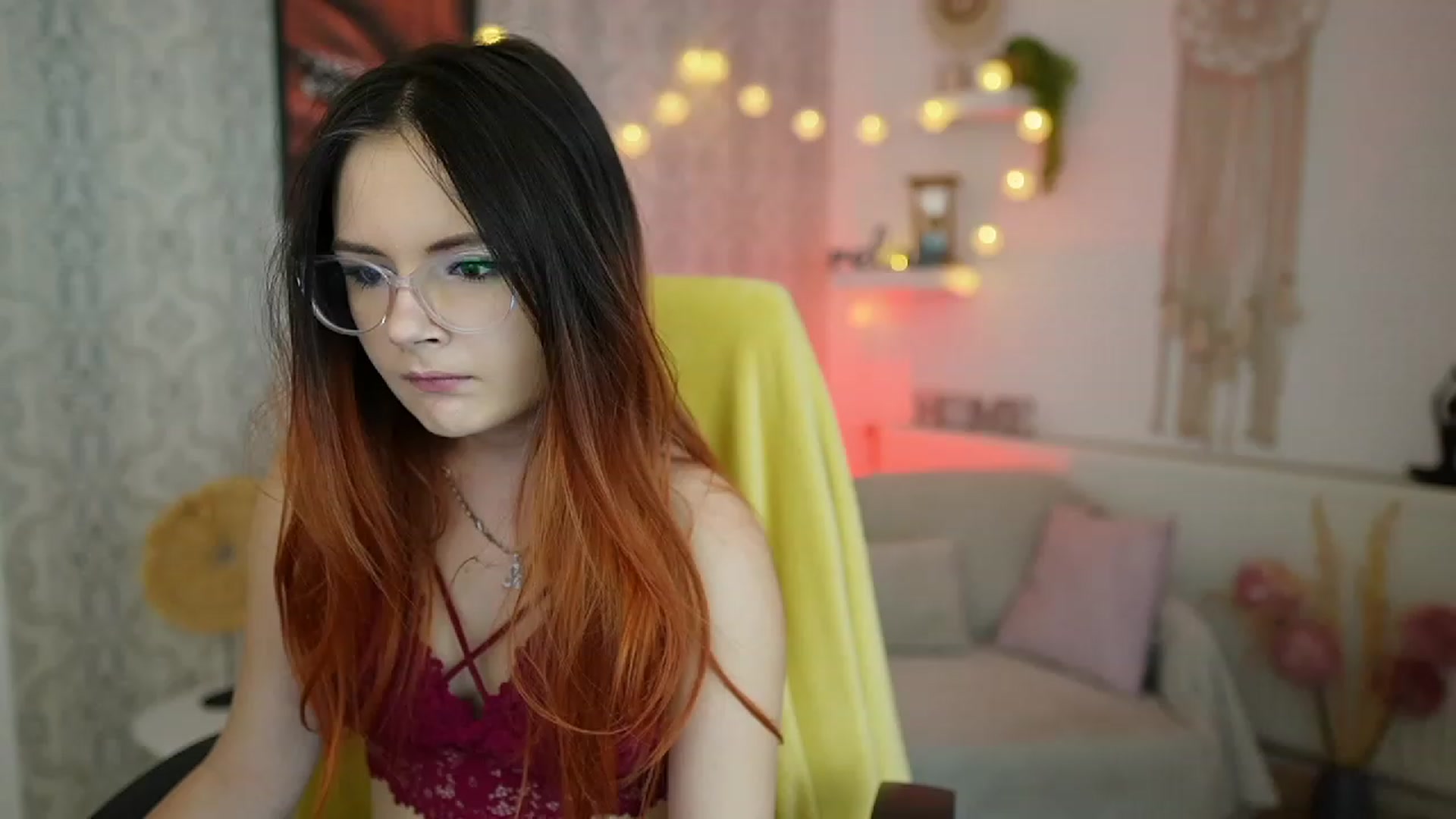 Gallery image thumbnail from Hazel_Moore18's myfreecams stream on, 09/20/2023, 08:44 image 14 of 20