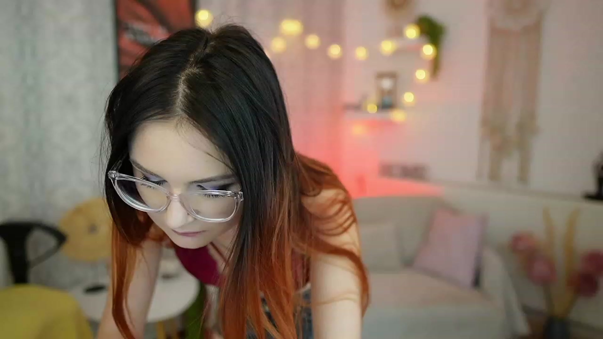 Gallery image thumbnail from Hazel_Moore18's myfreecams stream on, 09/20/2023, 08:44 image 5 of 20