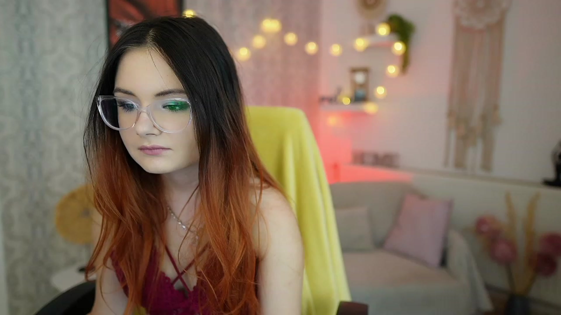 Gallery image thumbnail from Hazel_Moore18's myfreecams stream on, 09/20/2023, 08:44 image 19 of 20