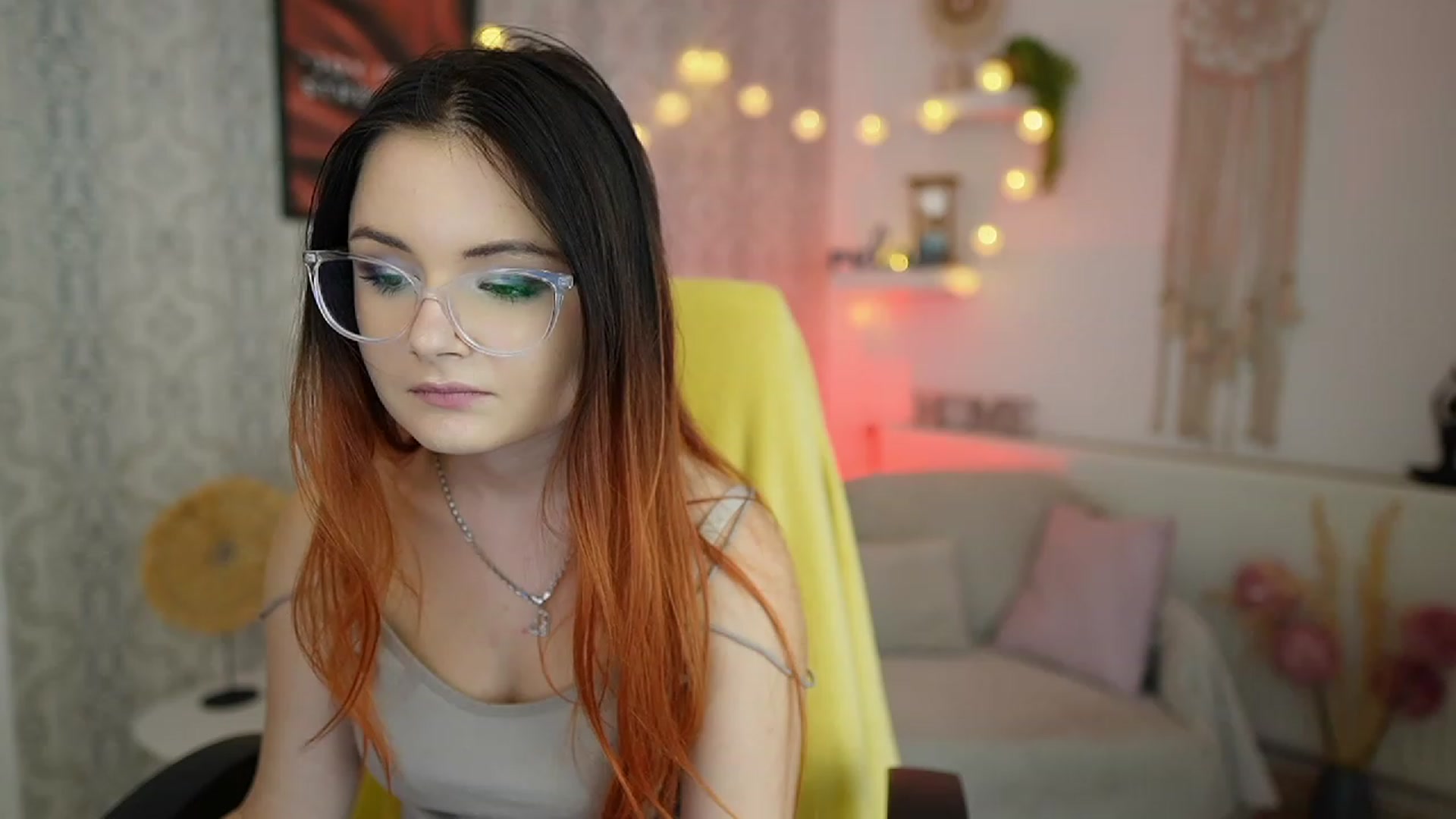 Gallery image thumbnail from Hazel_Moore18's myfreecams stream on, 09/20/2023, 12:31 image 15 of 20