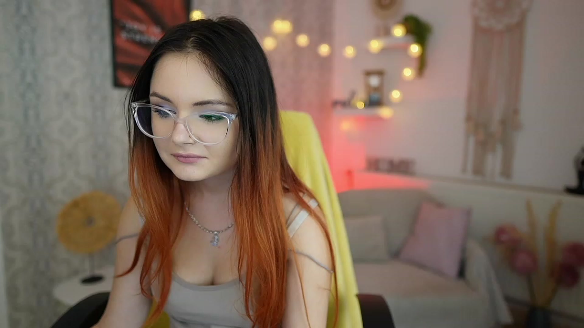 Gallery image thumbnail from Hazel_Moore18's myfreecams stream on, 09/20/2023, 12:31 image 9 of 20