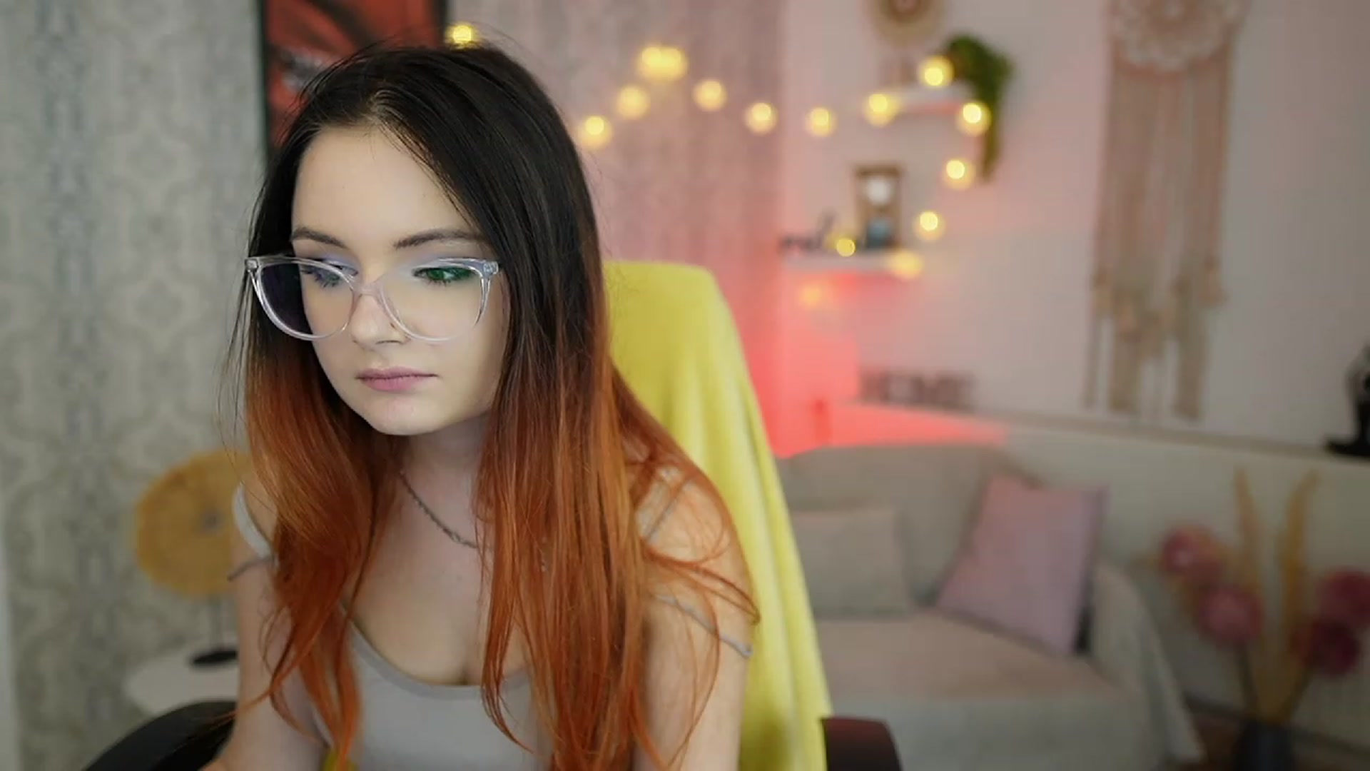 Gallery image thumbnail from Hazel_Moore18's myfreecams stream on, 09/20/2023, 12:31 image 12 of 20