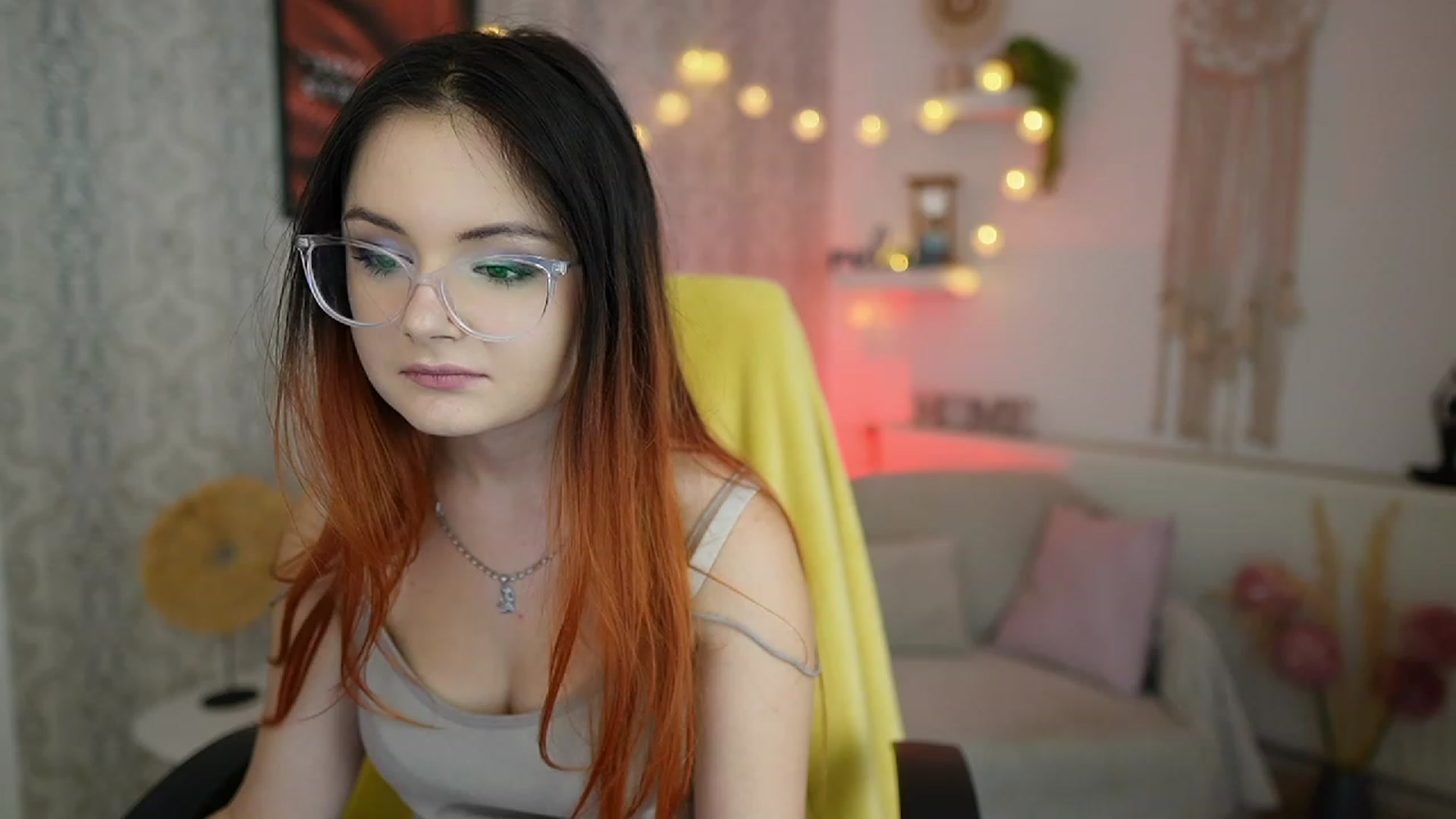 Gallery image thumbnail from Hazel_Moore18's myfreecams stream on, 09/20/2023, 12:31 image 8 of 20