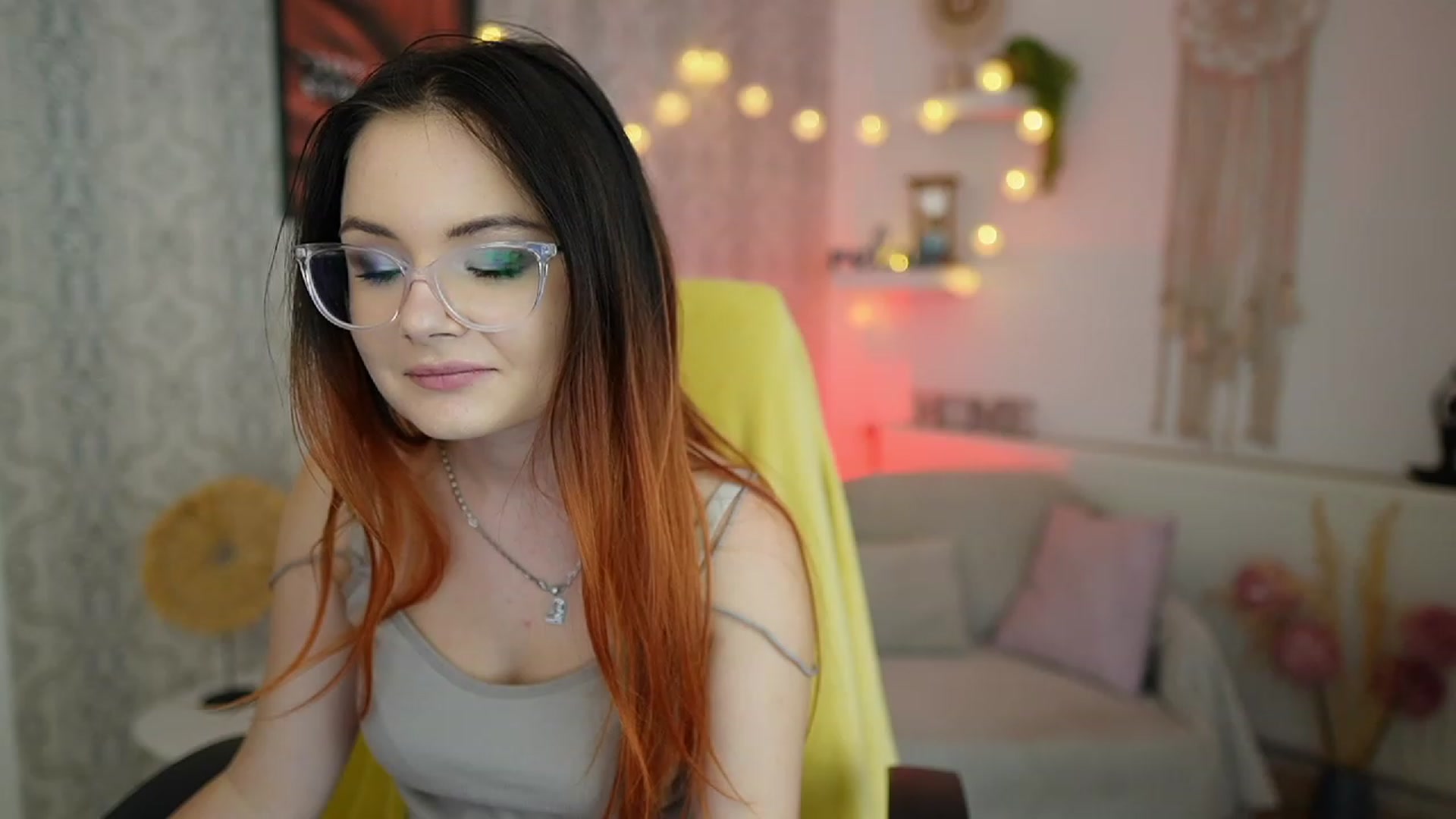 Gallery image thumbnail from Hazel_Moore18's myfreecams stream on, 09/20/2023, 12:31 image 14 of 20