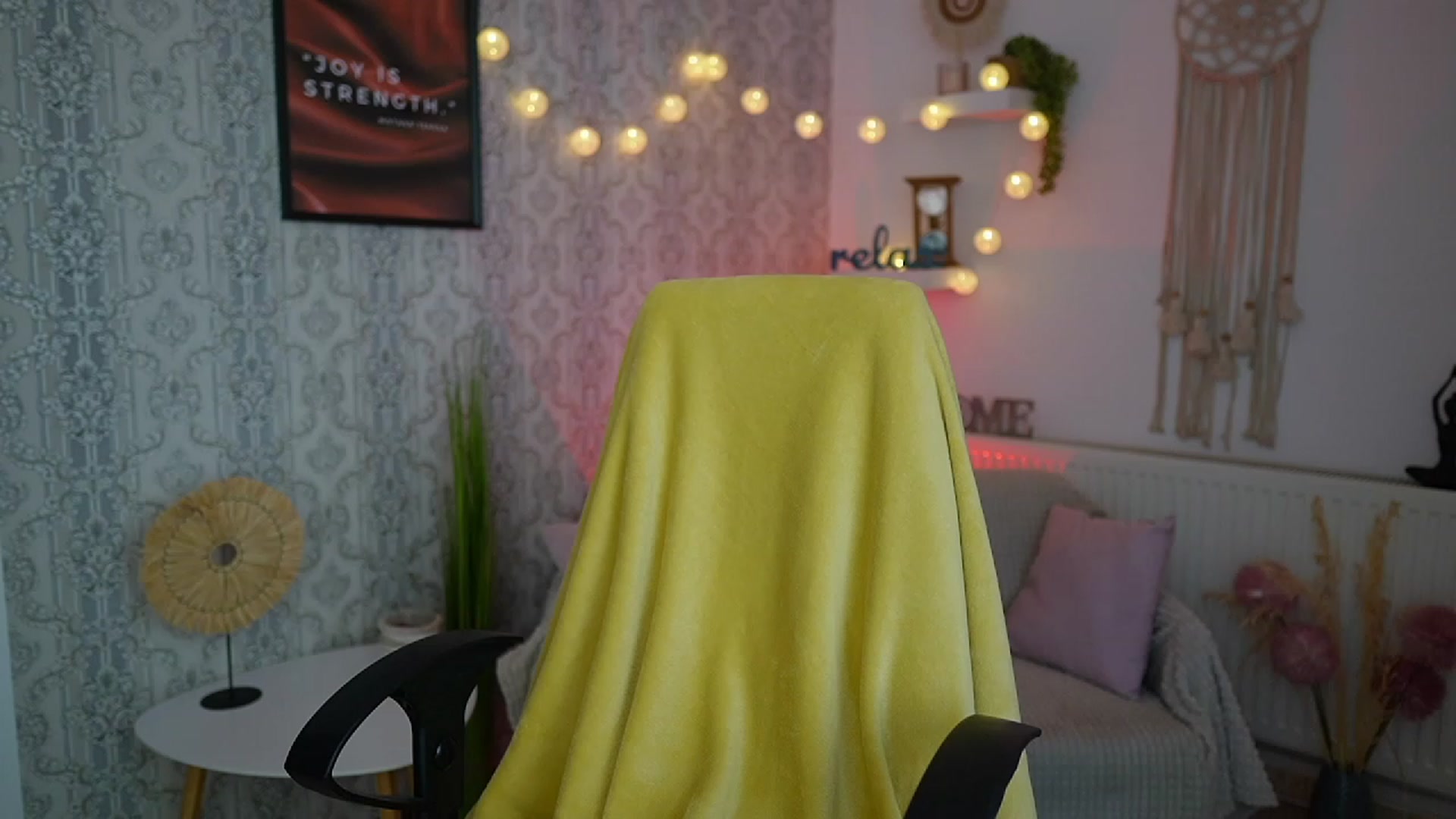 Gallery image thumbnail from Hazel_Moore18's myfreecams stream on, 09/20/2023, 12:31 image 4 of 20