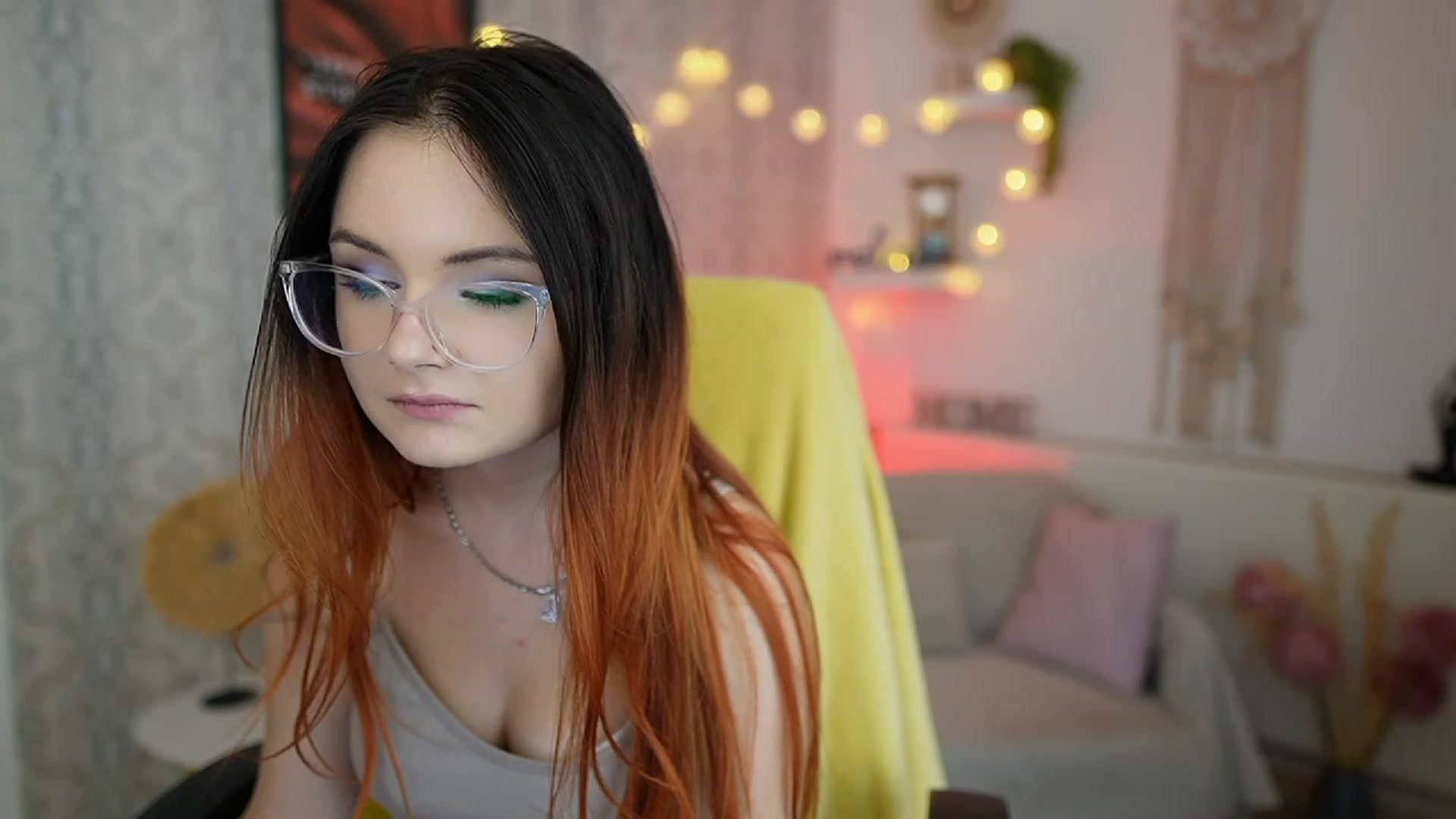 Gallery image thumbnail from Hazel_Moore18's myfreecams stream on, 09/20/2023, 12:31 image 19 of 20