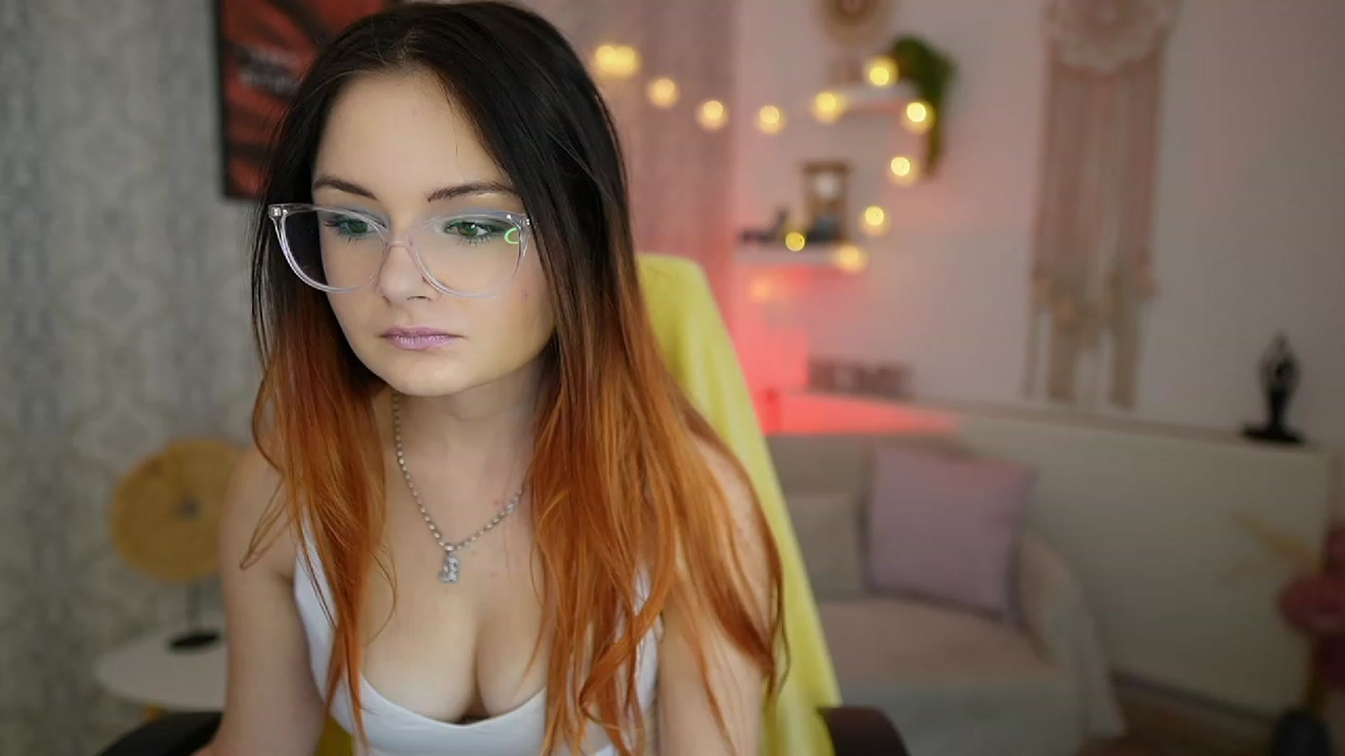 Gallery image thumbnail from Hazel_Moore18's myfreecams stream on, 09/25/2023, 09:38 image 4 of 20