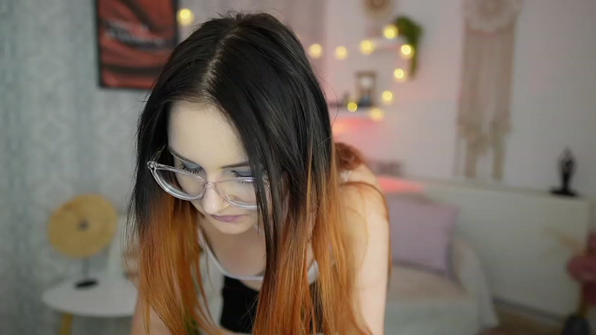 Gallery image thumbnail from Hazel_Moore18's myfreecams stream on, 09/25/2023, 09:38 image 13 of 20
