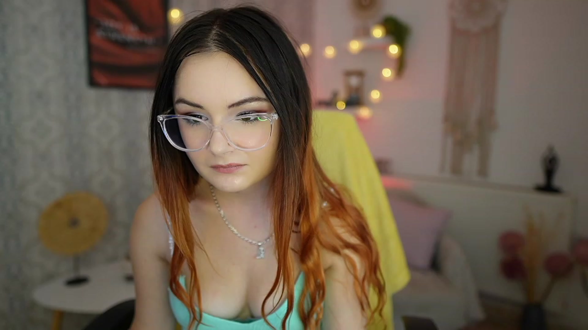 Gallery image thumbnail from Hazel_Moore18's myfreecams stream on, 09/26/2023, 10:18 image 18 of 20