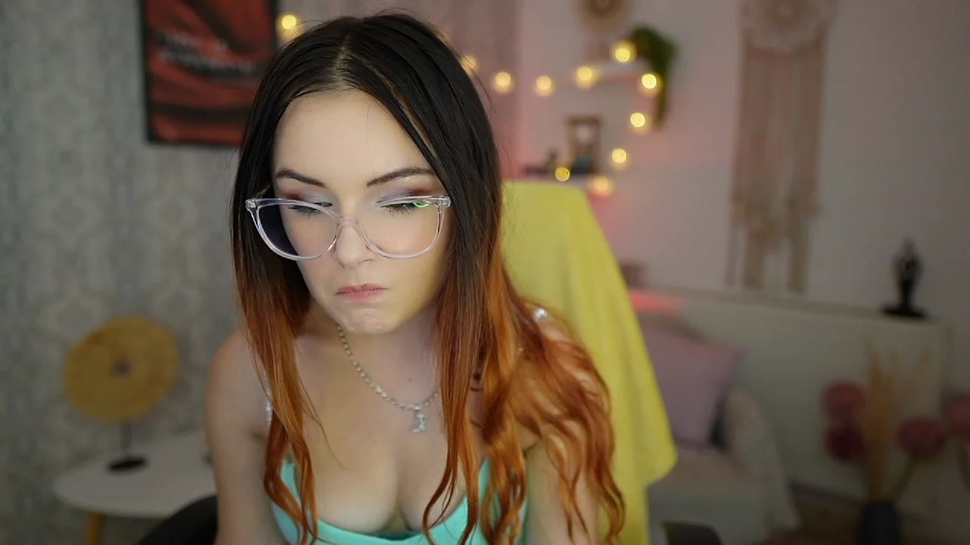 Gallery image thumbnail from Hazel_Moore18's myfreecams stream on, 09/26/2023, 10:18 image 19 of 20