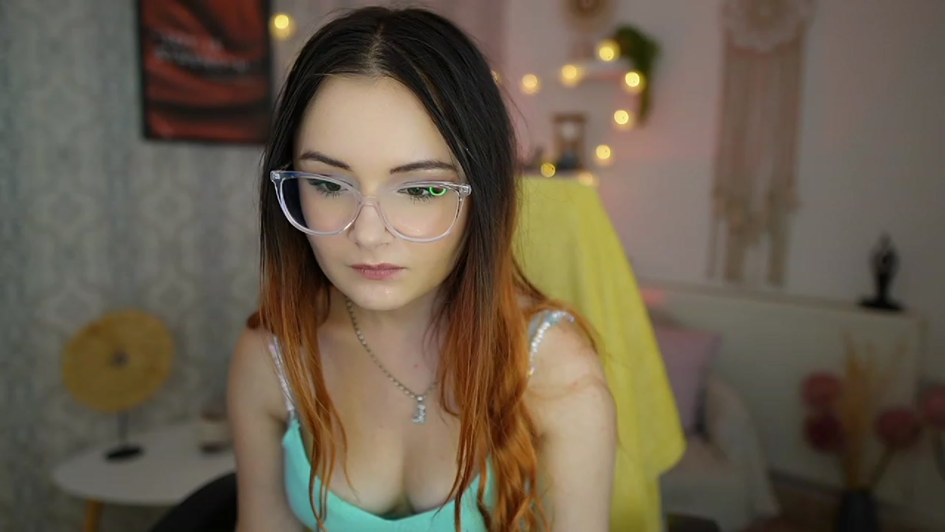 Gallery image thumbnail from Hazel_Moore18's myfreecams stream on, 09/26/2023, 10:18 image 12 of 20