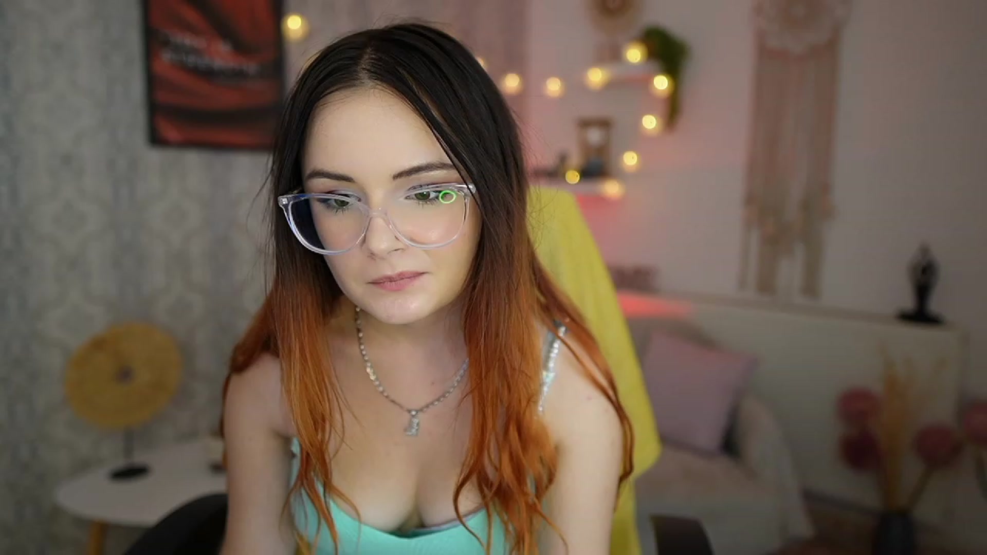 Gallery image thumbnail from Hazel_Moore18's myfreecams stream on, 09/26/2023, 12:45 image 14 of 20